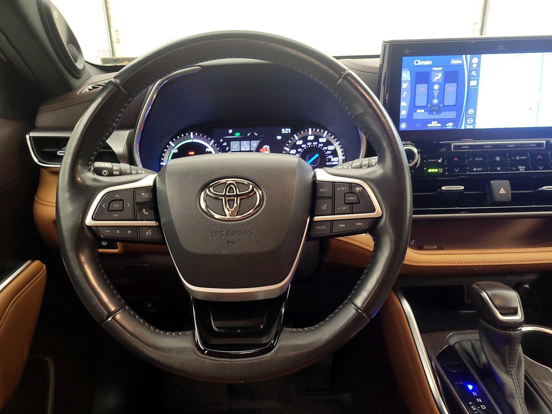 Thumbnail: 2022 Toyota Highlander - 10