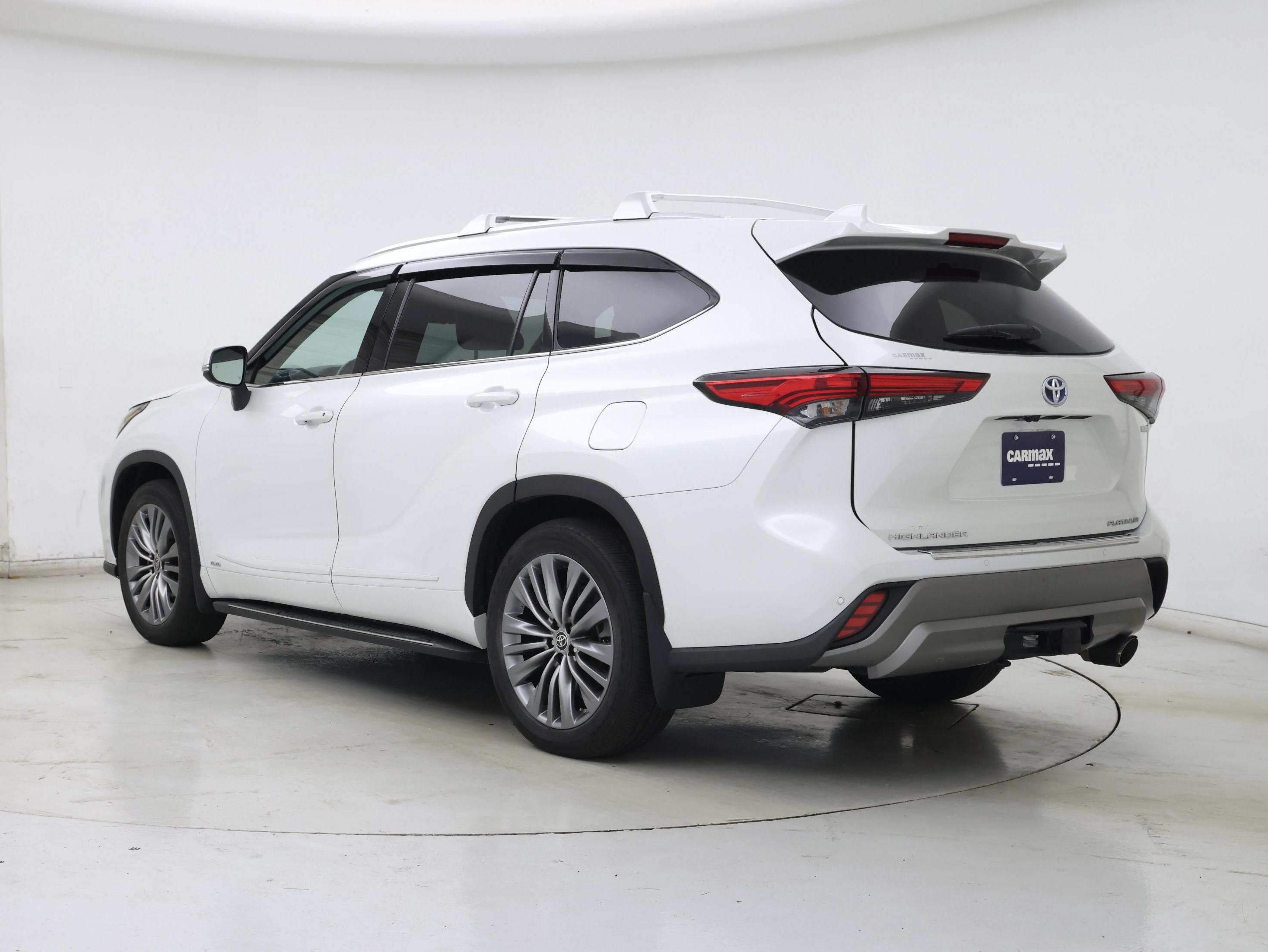 Thumbnail: 2022 Toyota Highlander - 2