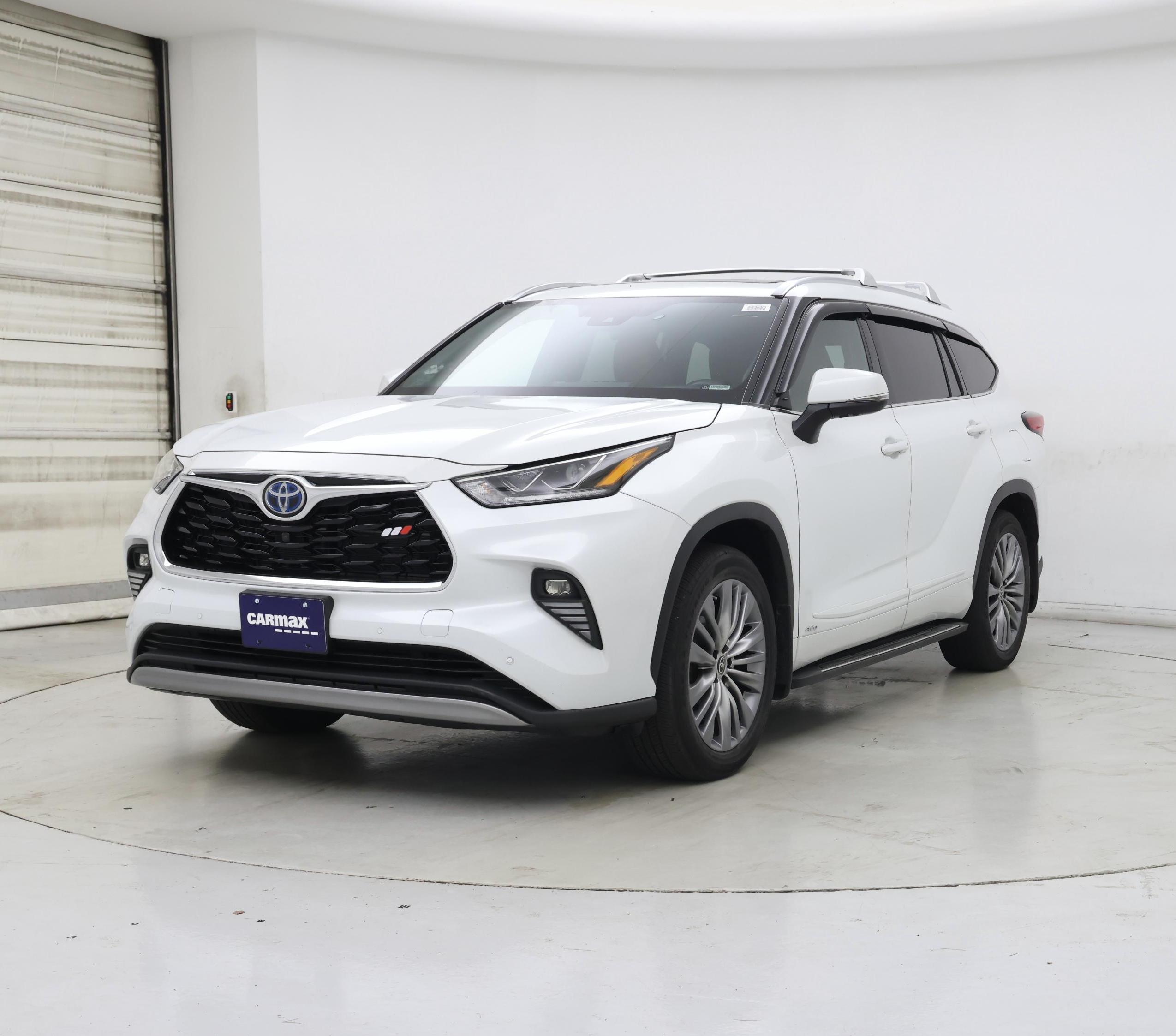 Thumbnail: 2022 Toyota Highlander - 4