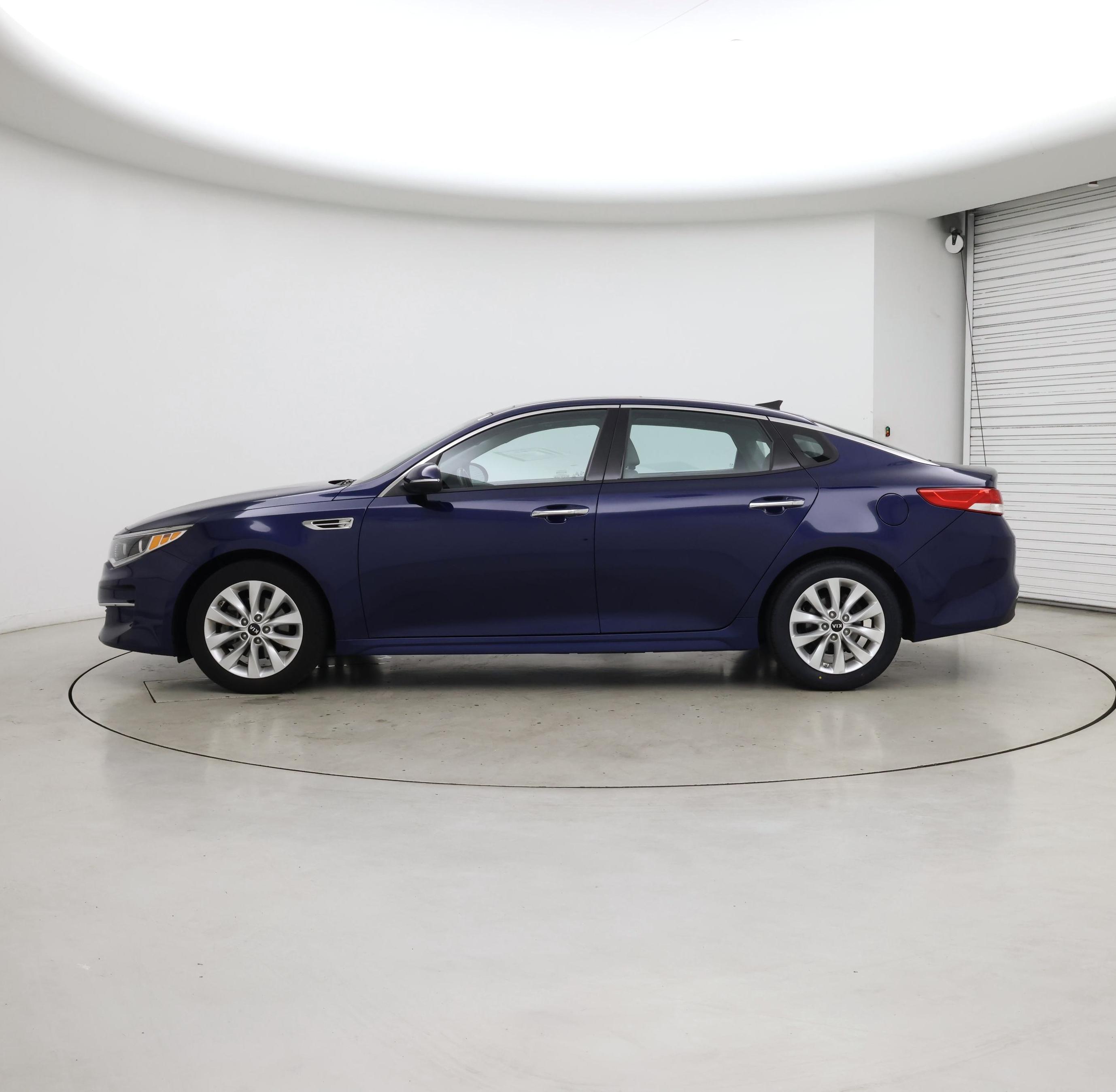 Thumbnail: 2016 Kia Optima - 3