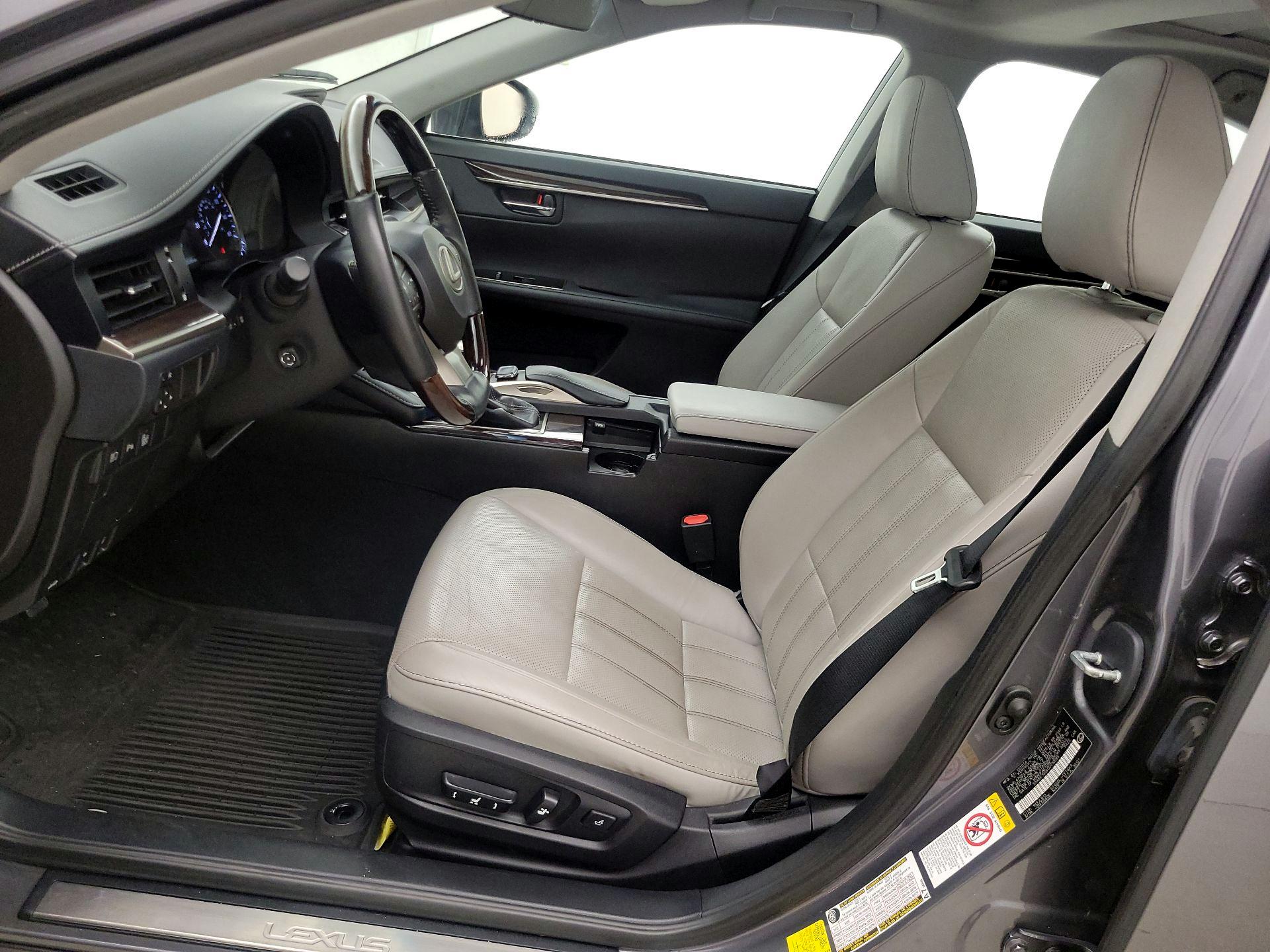 Thumbnail: 2016 Lexus ES - 11