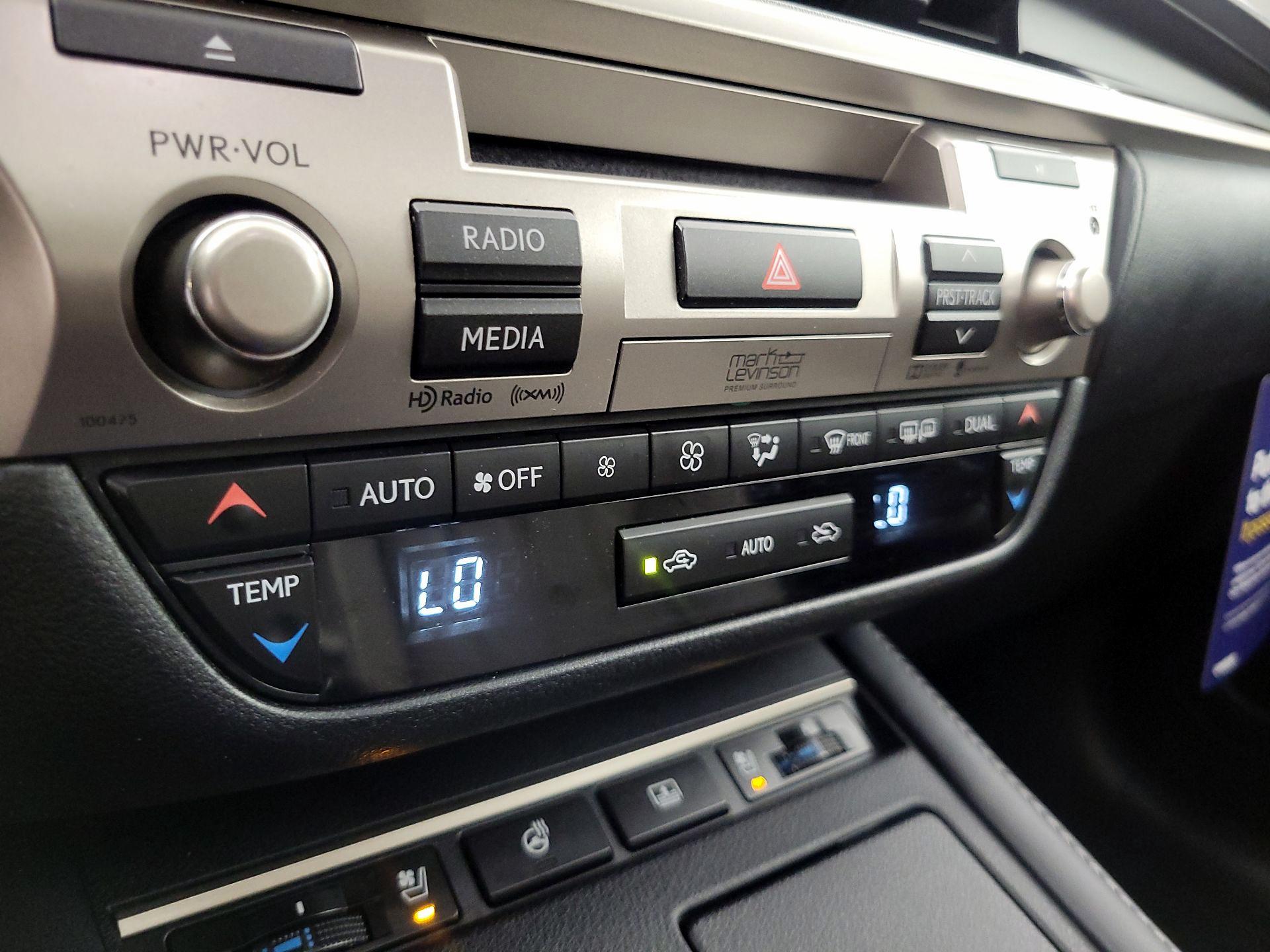 Thumbnail: 2016 Lexus ES - 16