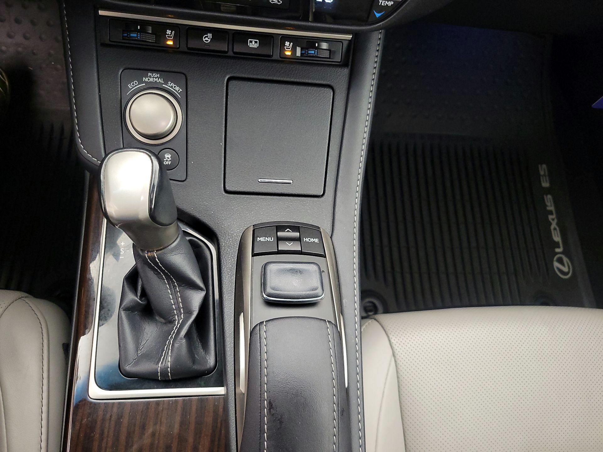 Thumbnail: 2016 Lexus ES - 17