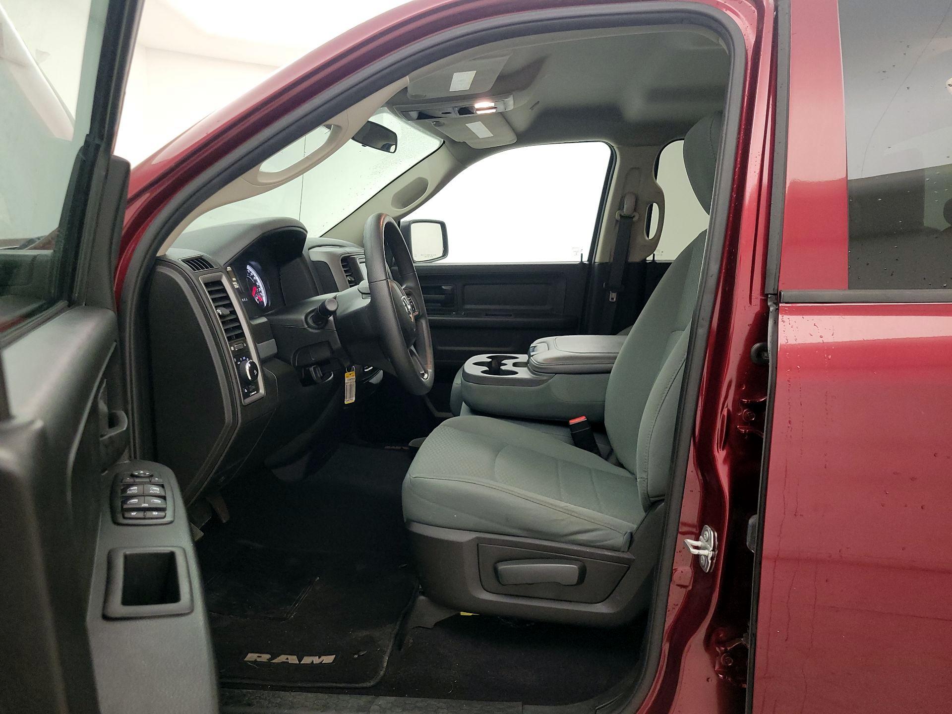 Thumbnail: 2019 RAM 1500 Classic - 11