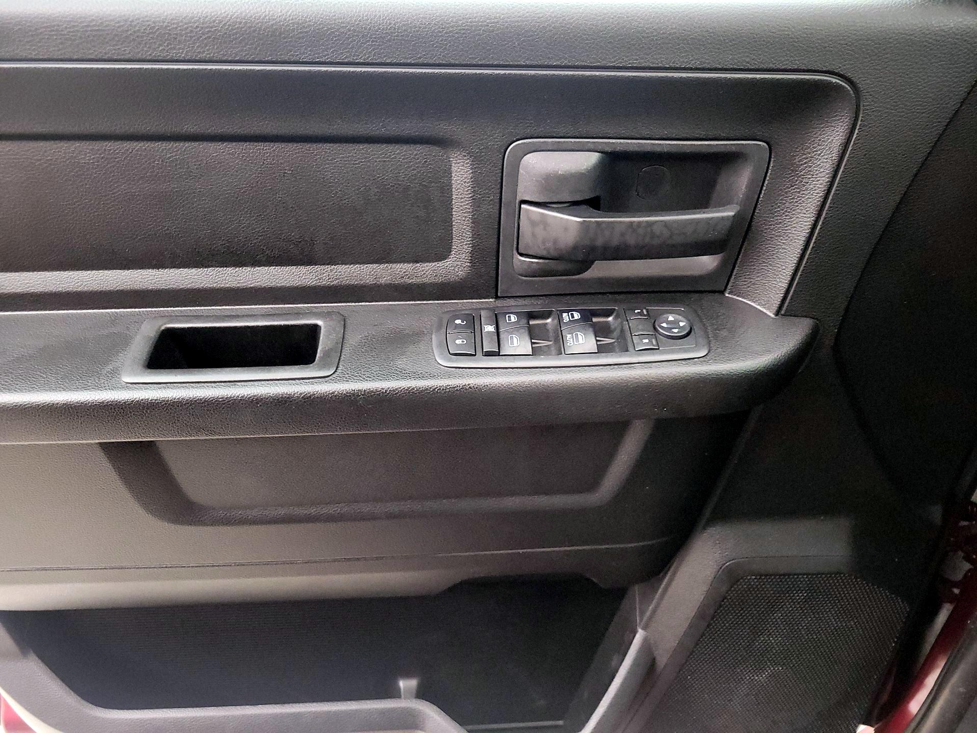 Thumbnail: 2019 RAM 1500 Classic - 12