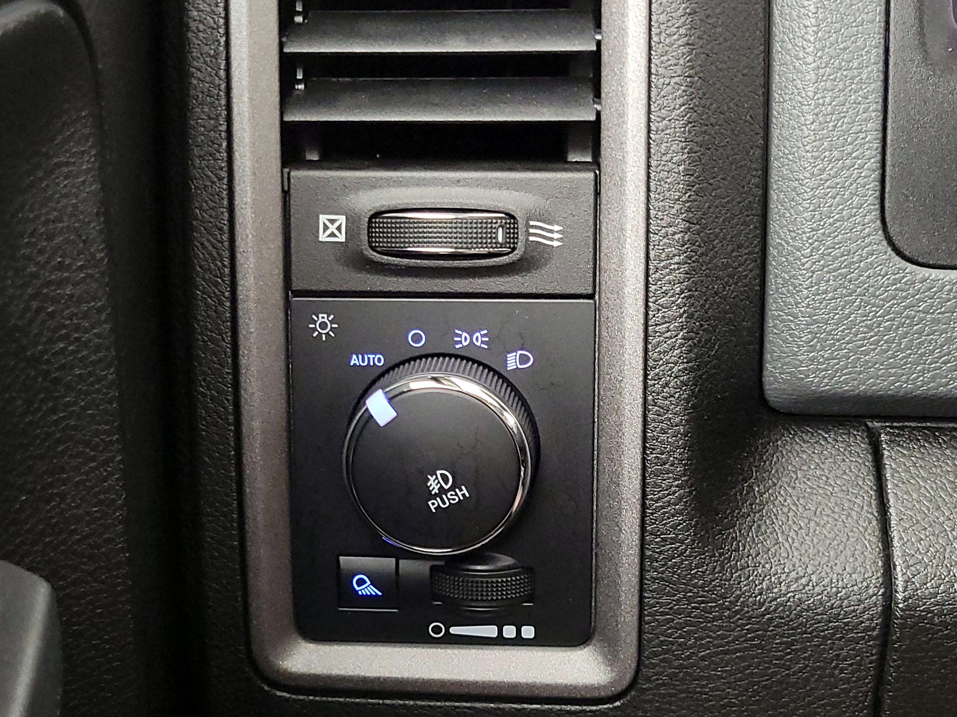 Thumbnail: 2019 RAM 1500 Classic - 13