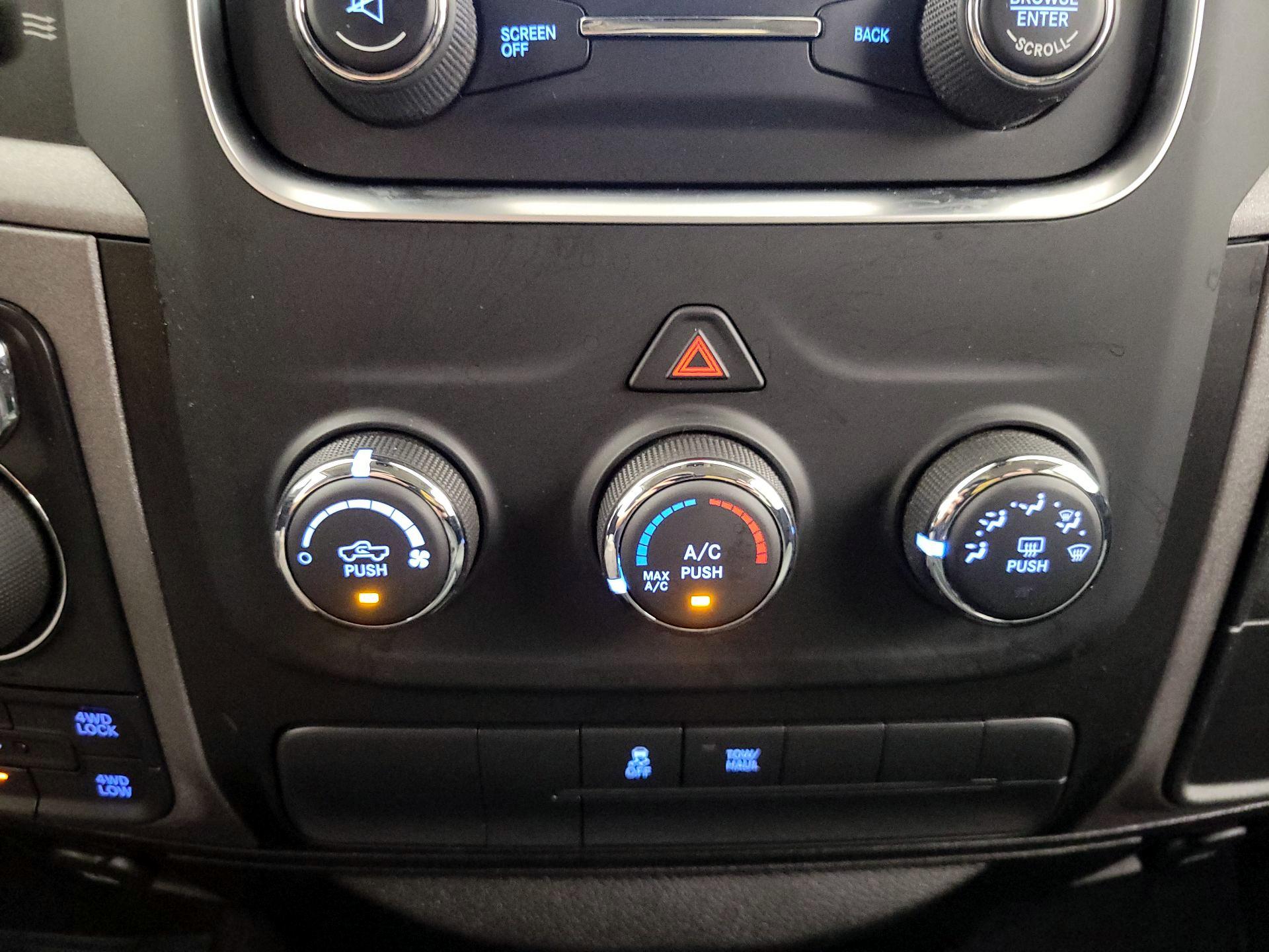 Thumbnail: 2019 RAM 1500 Classic - 16