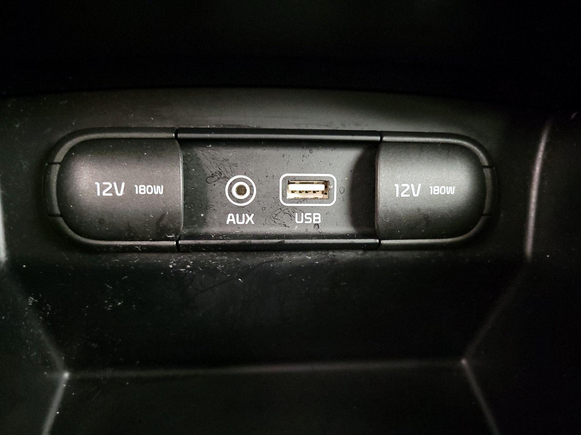 Thumbnail: 2016 Kia Sorento - 18