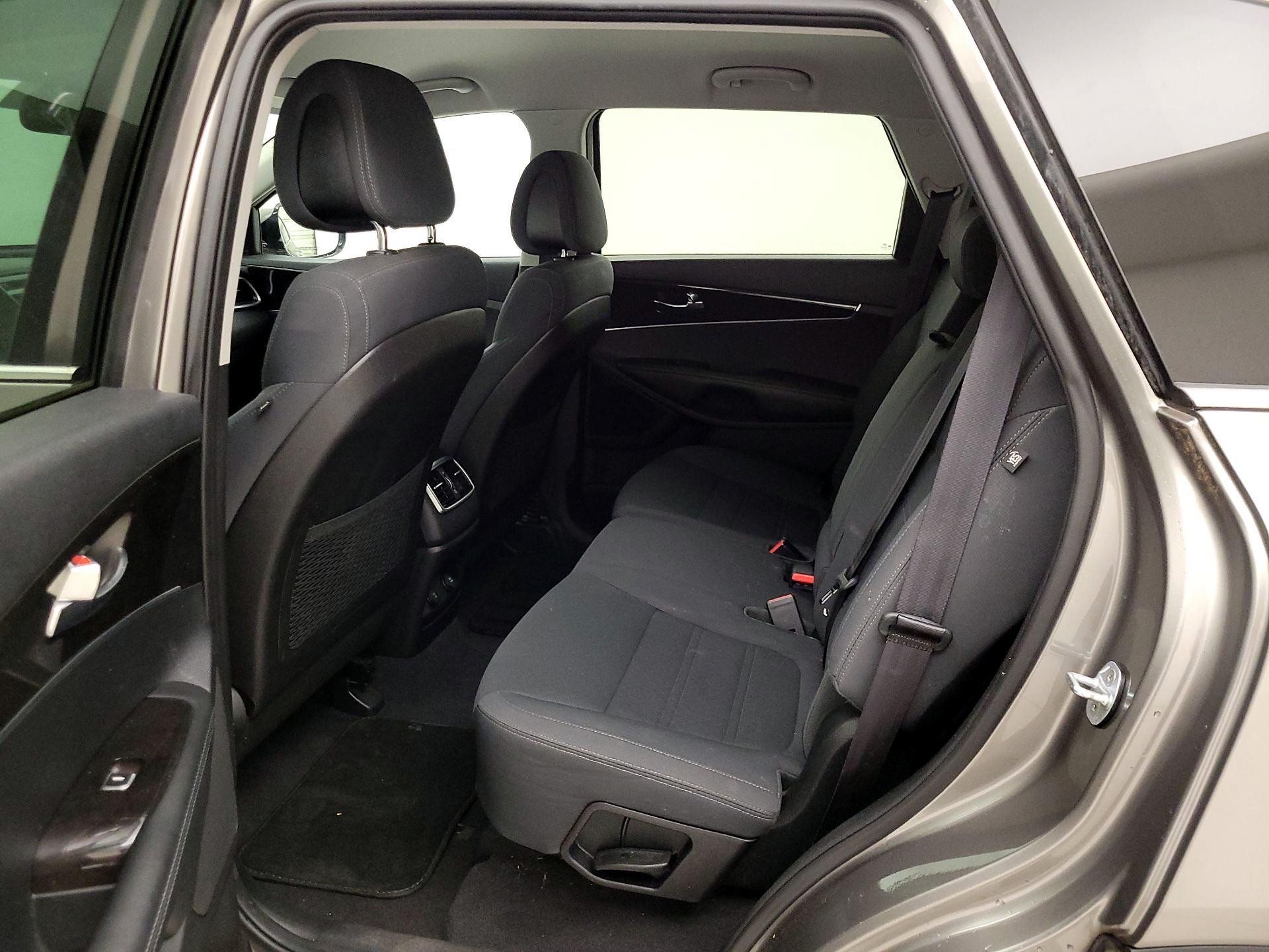 Thumbnail: 2016 Kia Sorento - 19
