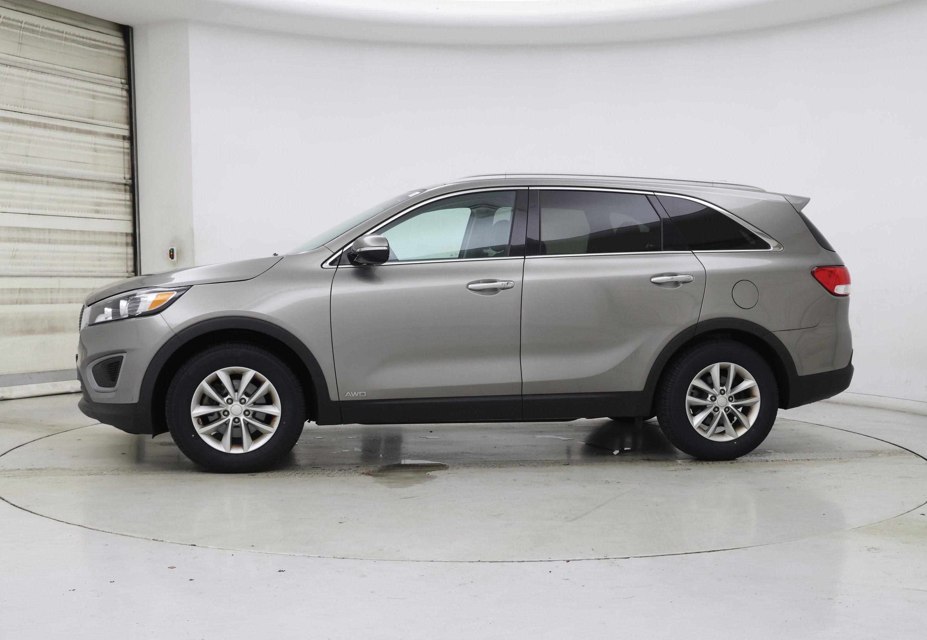 Thumbnail: 2016 Kia Sorento - 3
