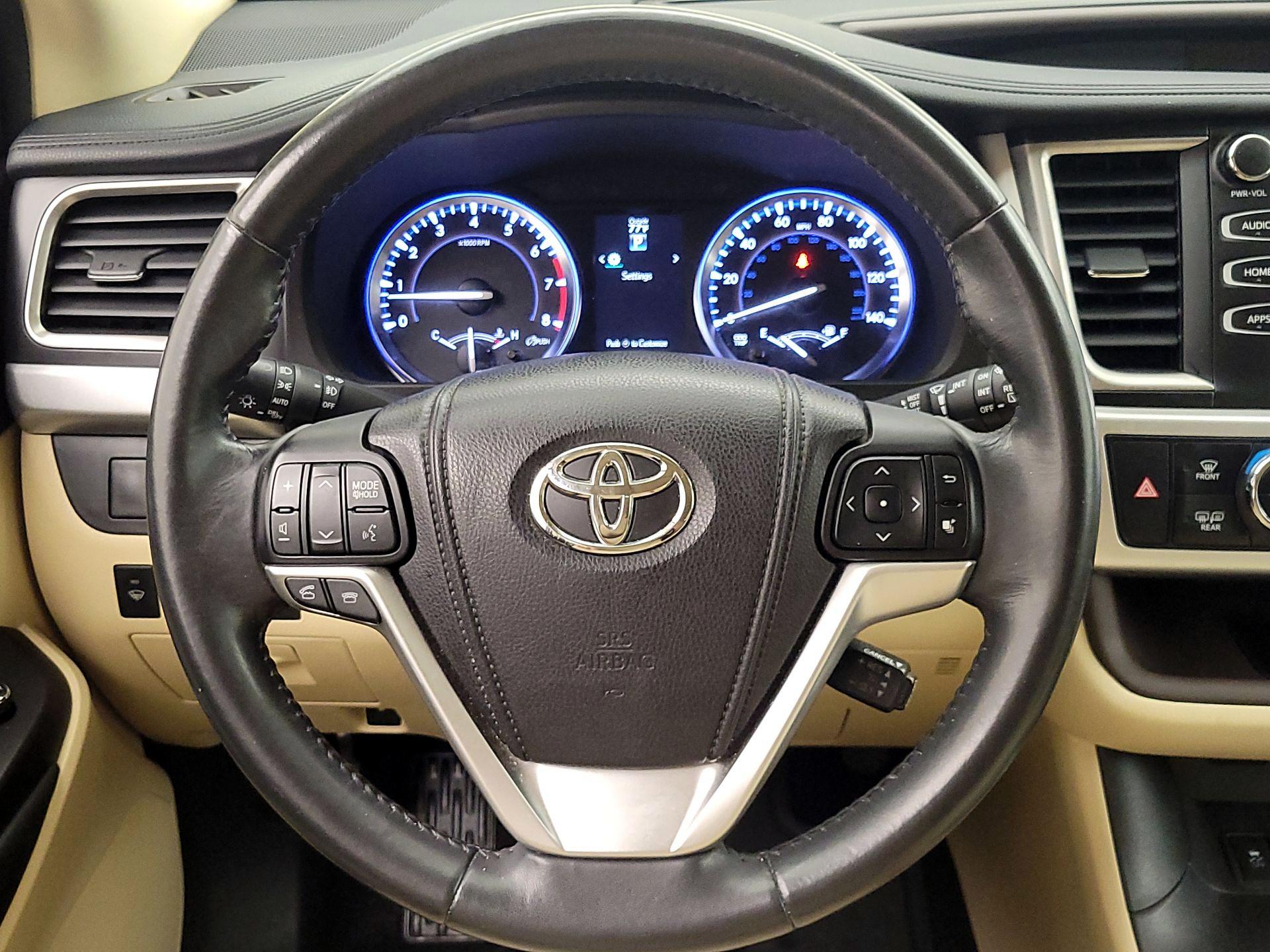 Thumbnail: 2014 Toyota Highlander - 10
