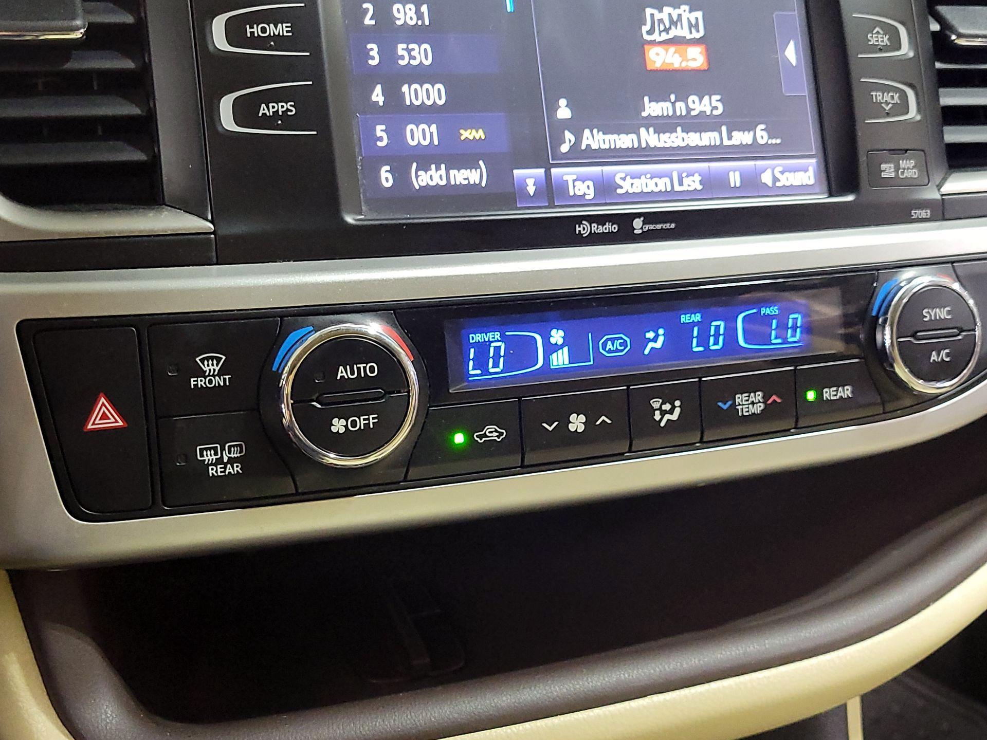 Thumbnail: 2014 Toyota Highlander - 16