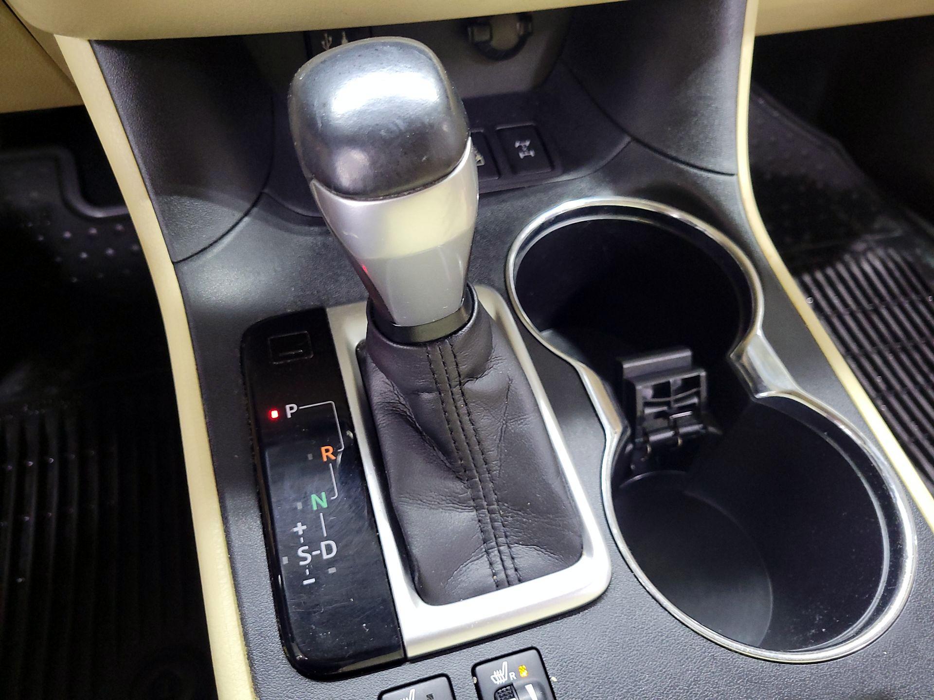 Thumbnail: 2014 Toyota Highlander - 17