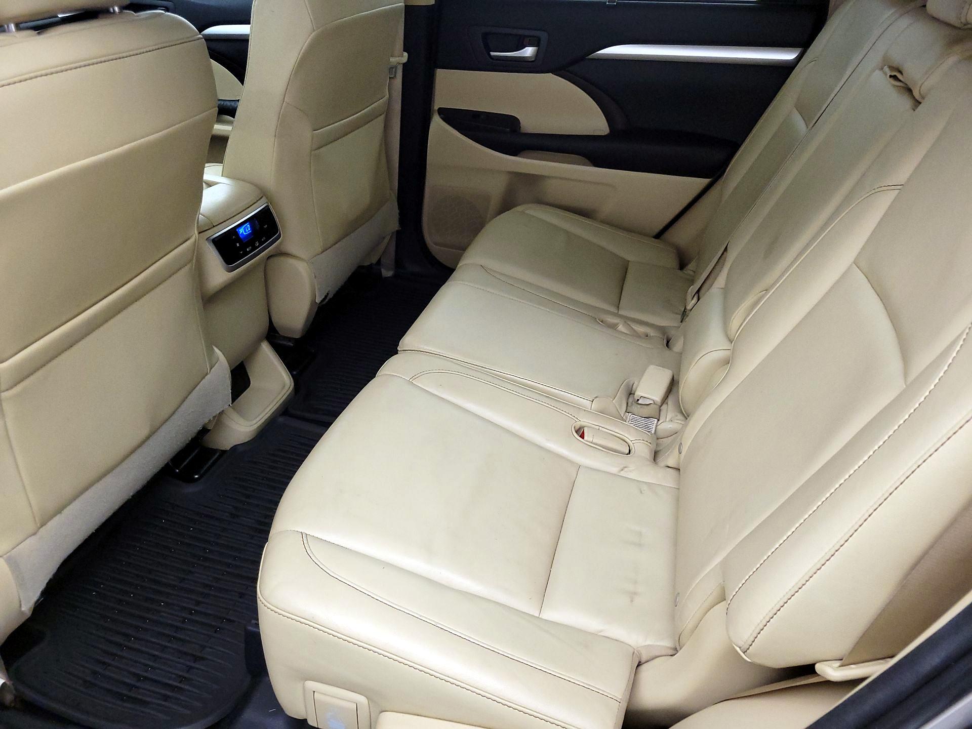 Thumbnail: 2014 Toyota Highlander - 19