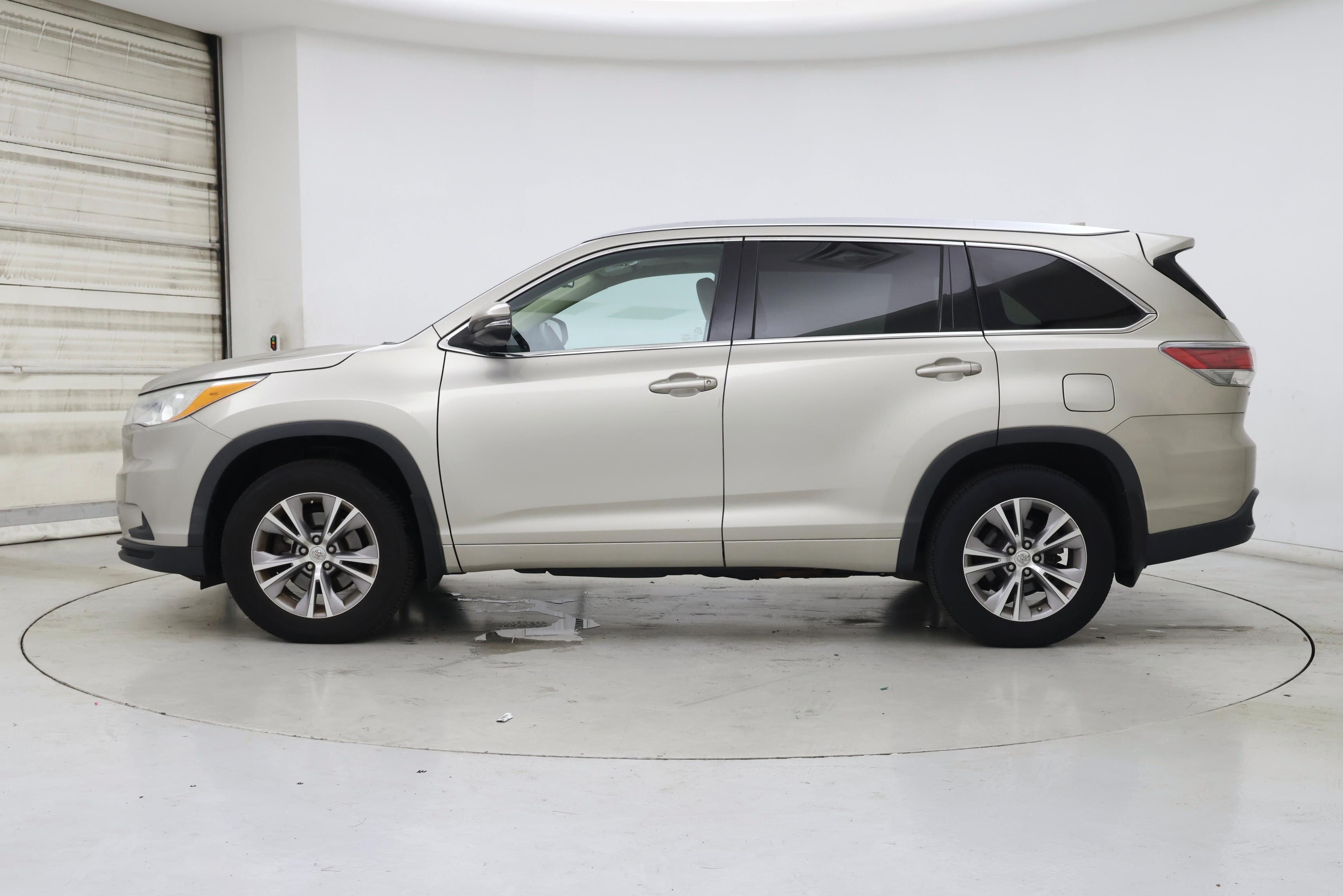 Thumbnail: 2014 Toyota Highlander - 3