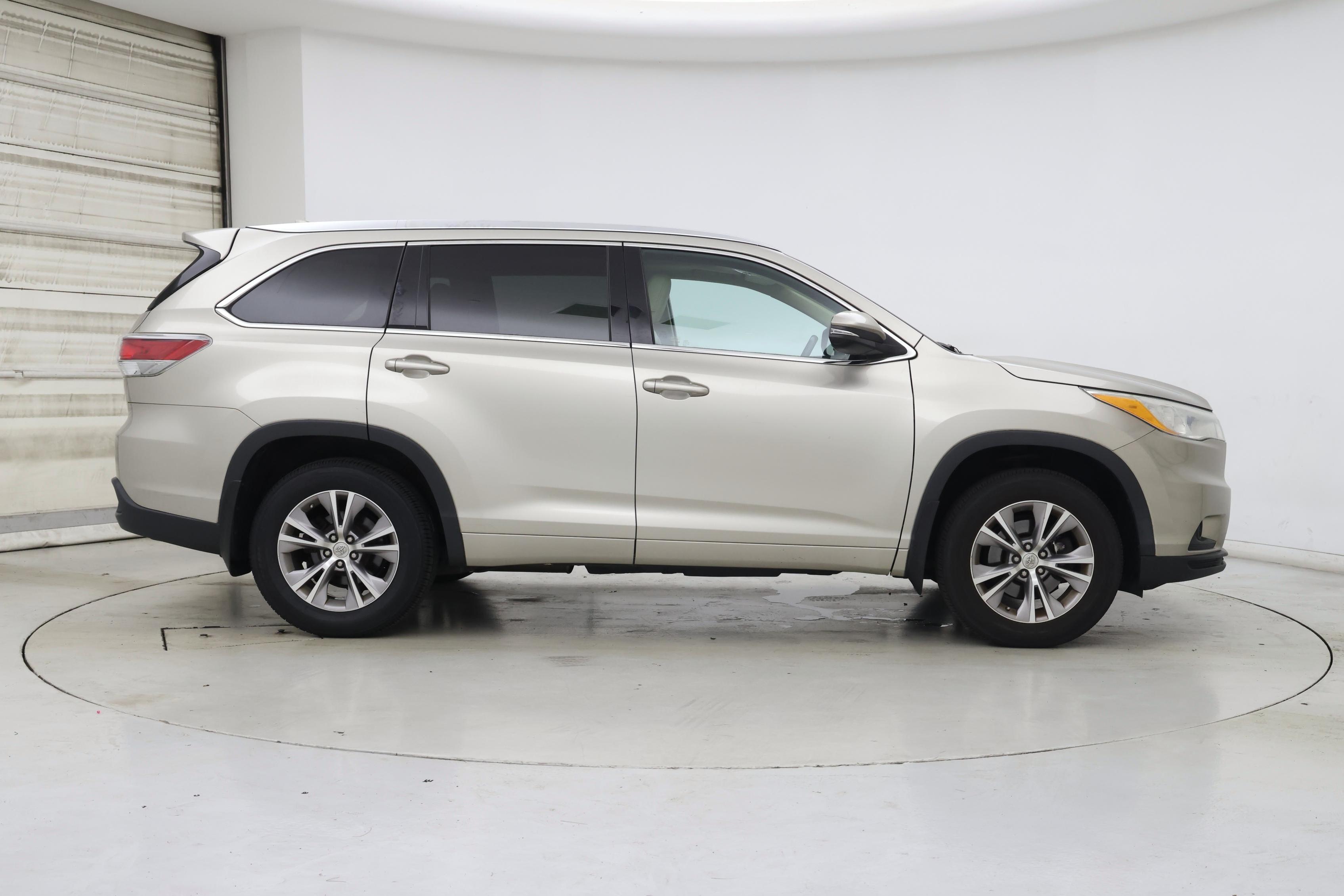 Thumbnail: 2014 Toyota Highlander - 7