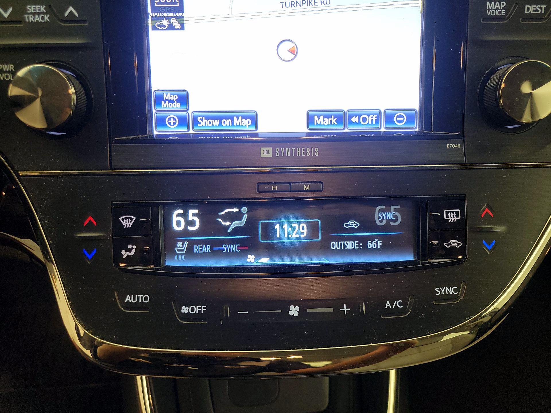 Thumbnail: 2013 Toyota Avalon - 17