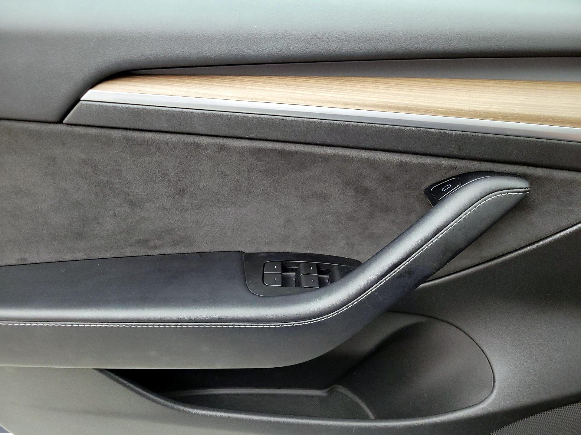 Thumbnail: 2021 Tesla Model 3 - 12
