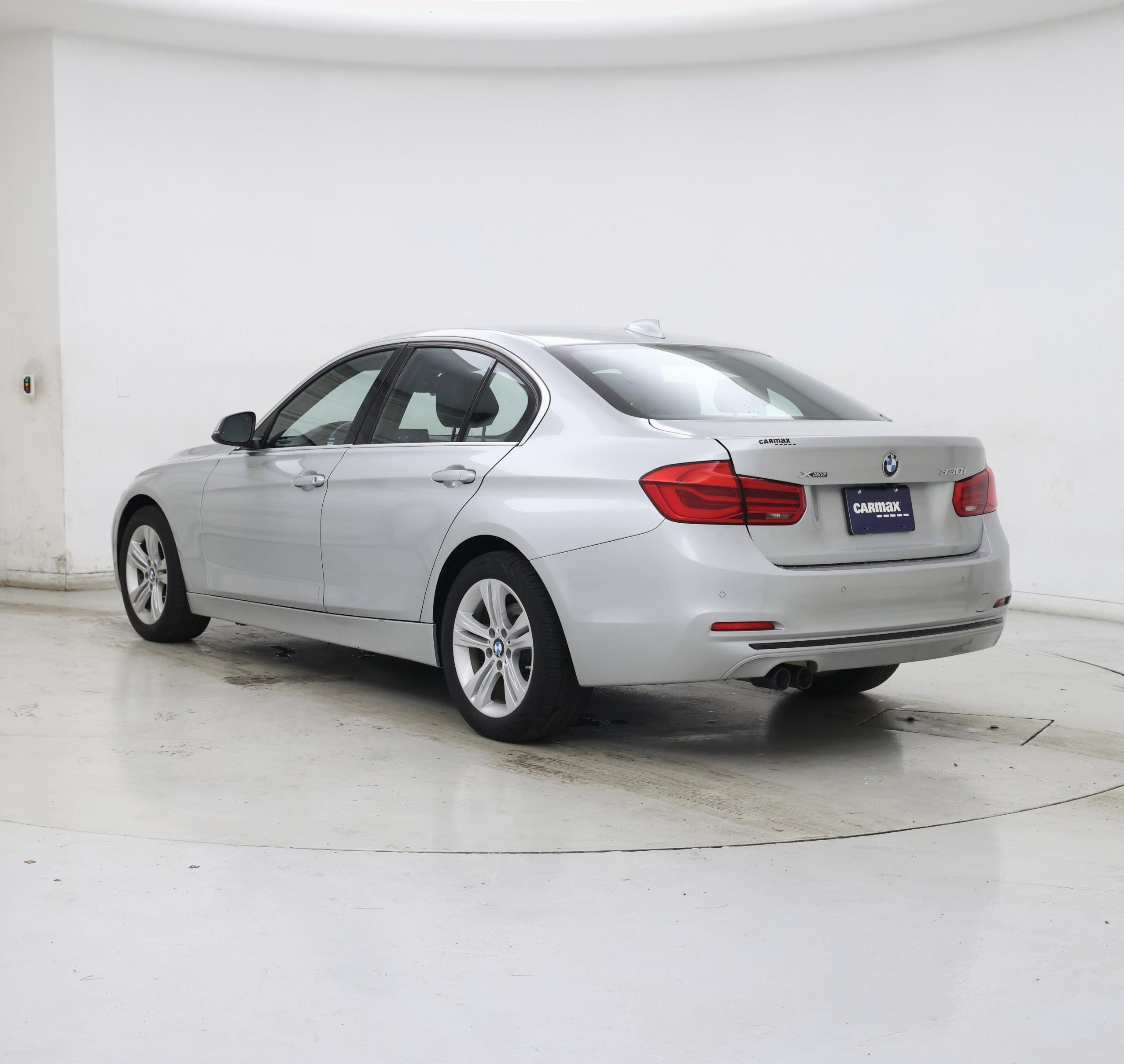 Thumbnail: 2017 BMW 3 Series - 2