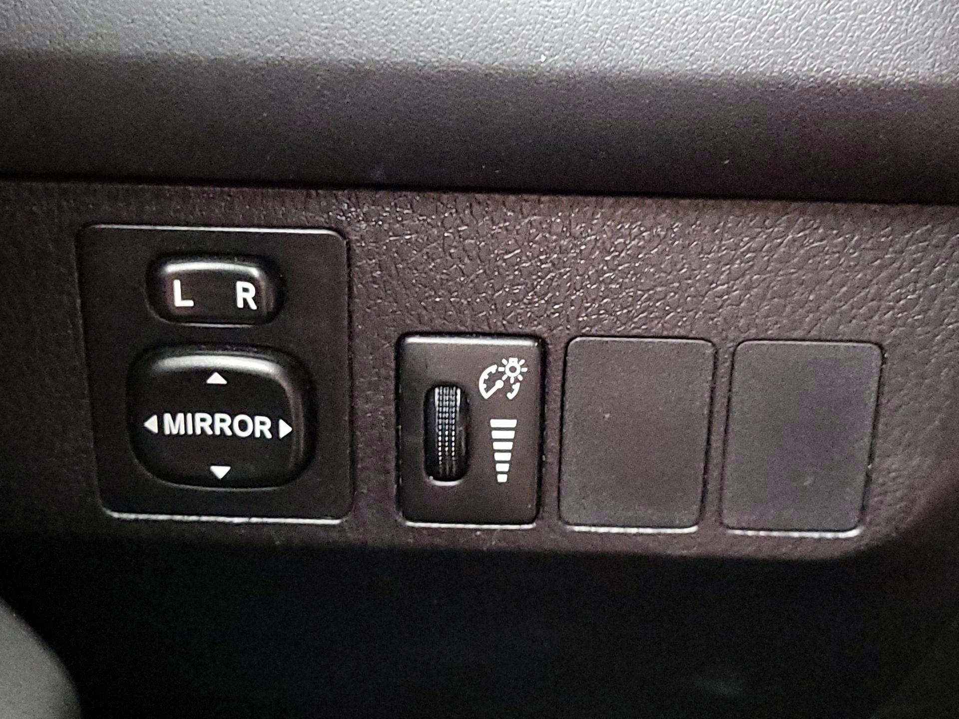 Thumbnail: 2016 Toyota RAV4 - 13