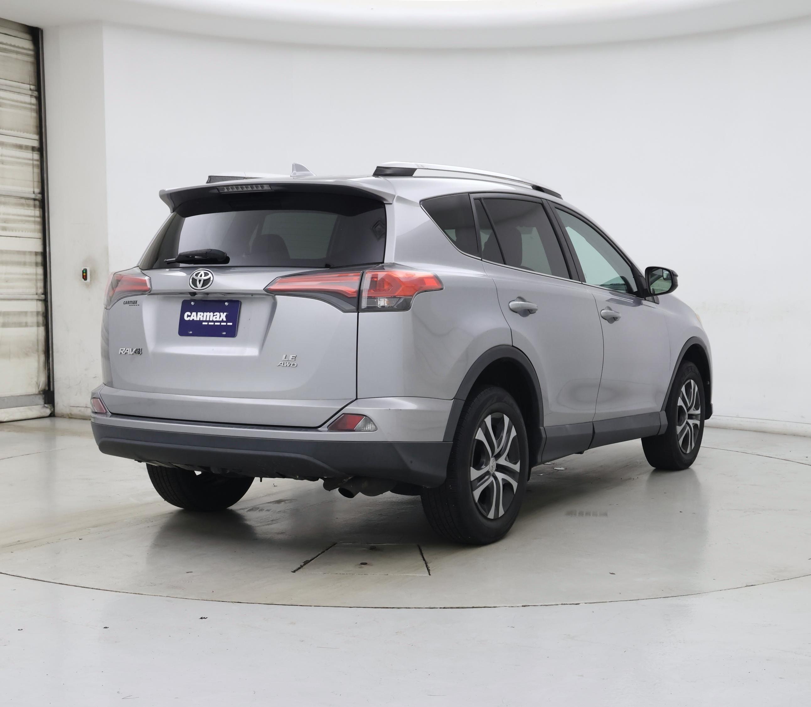 Thumbnail: 2016 Toyota RAV4 - 8