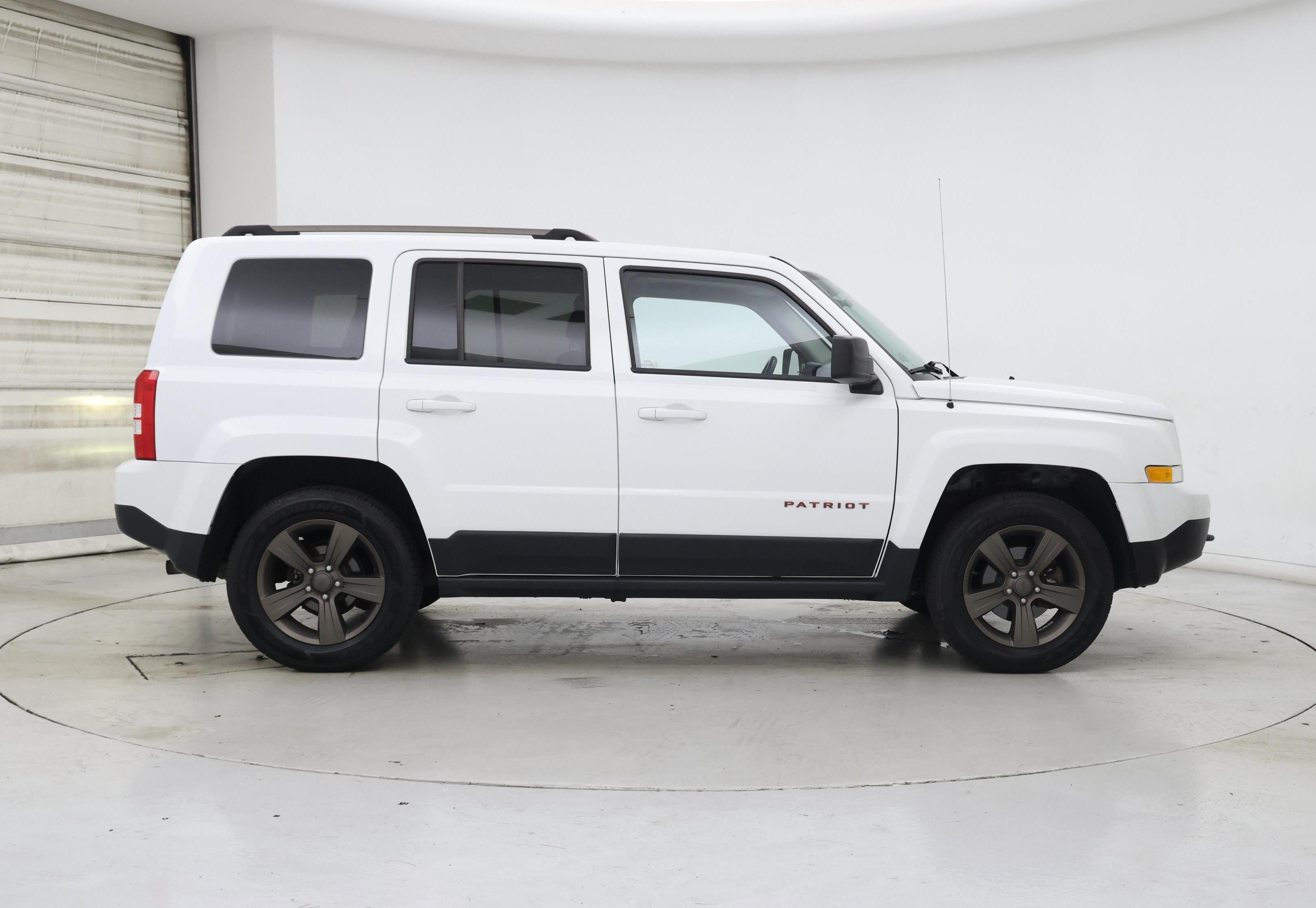 Thumbnail: 2017 Jeep Patriot - 7
