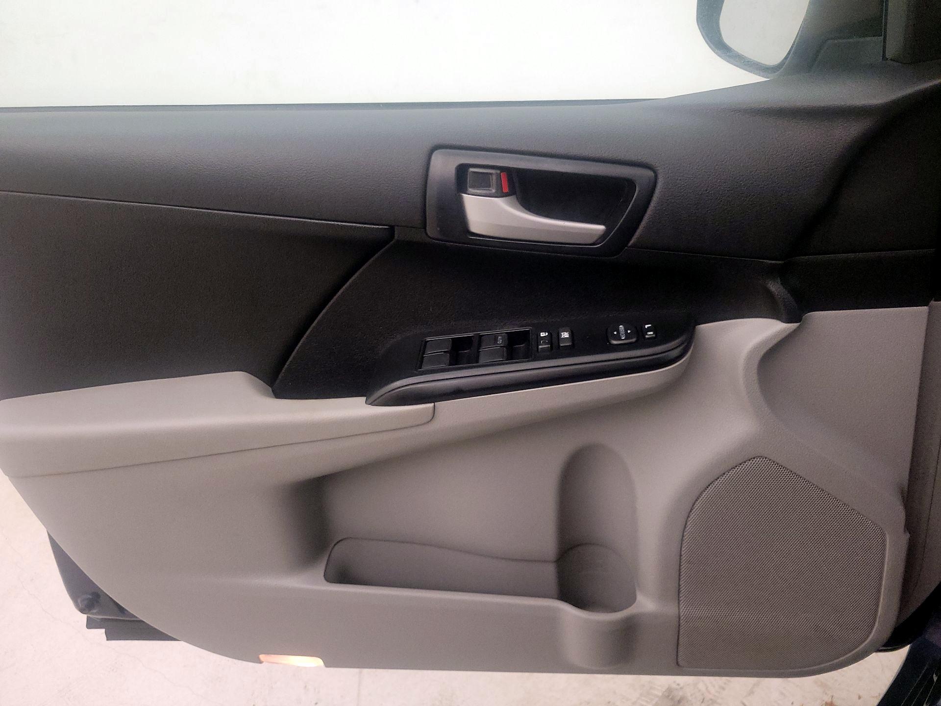 Thumbnail: 2014 Toyota Camry - 12