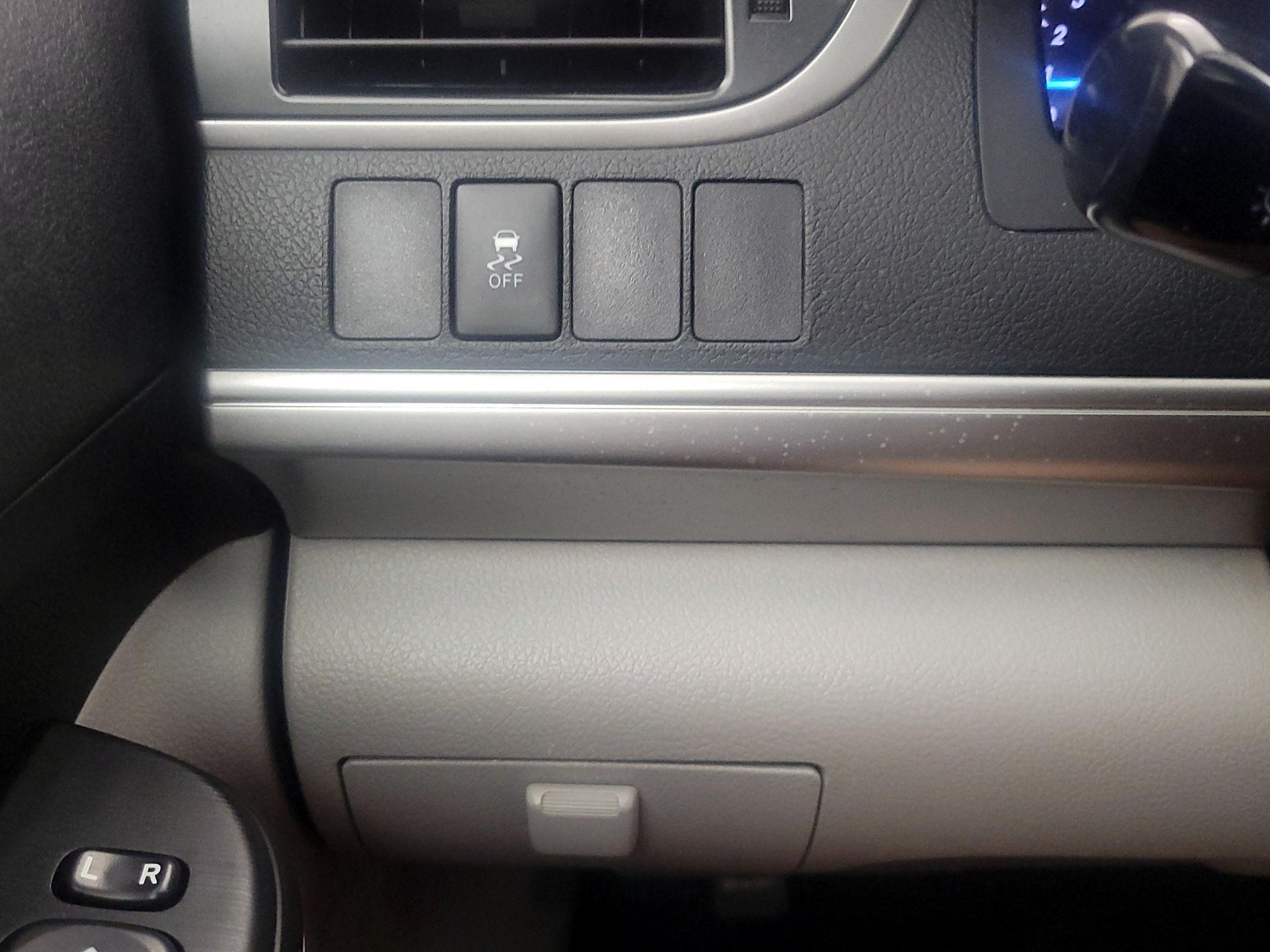 Thumbnail: 2014 Toyota Camry - 13