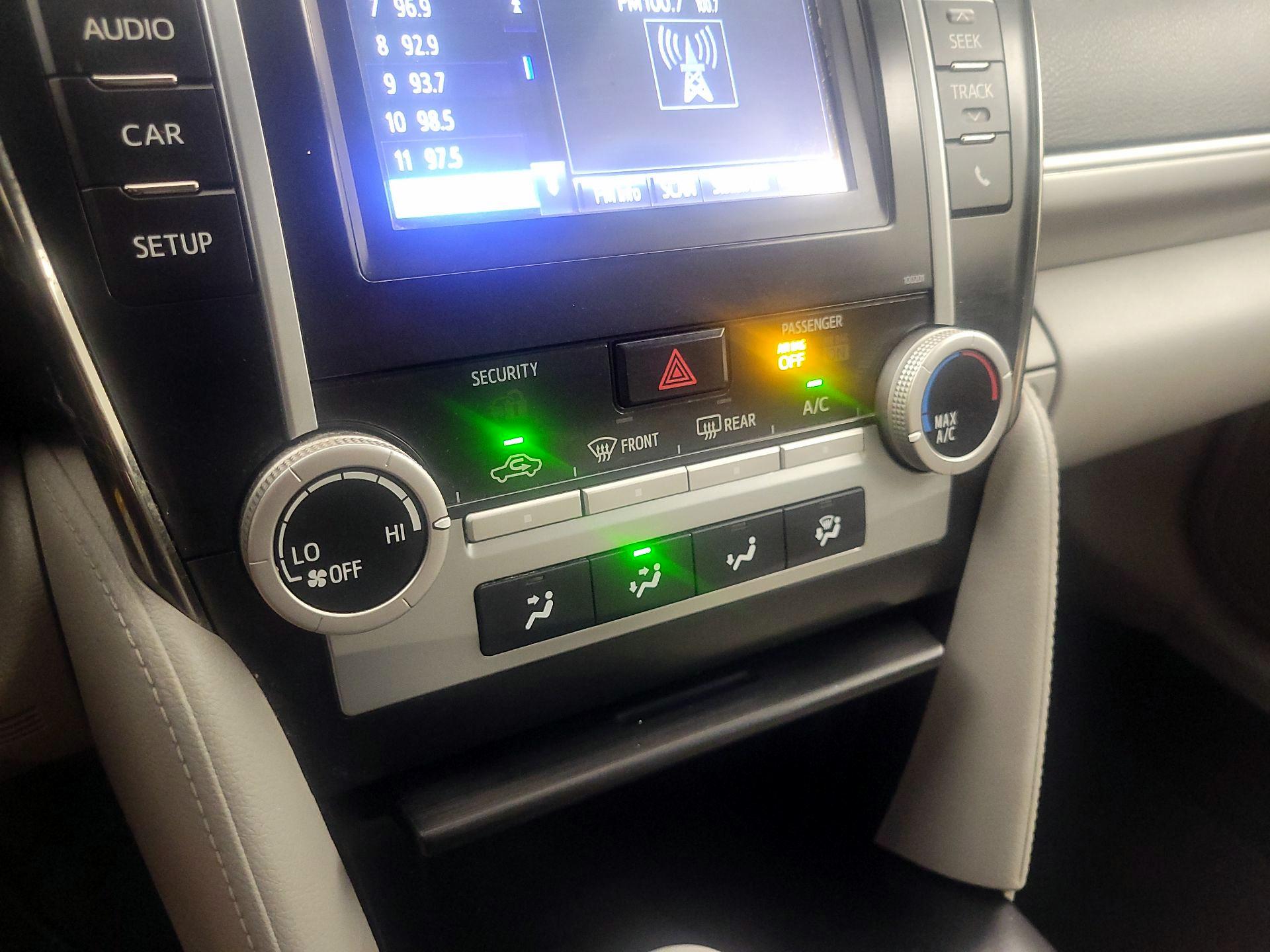Thumbnail: 2014 Toyota Camry - 16