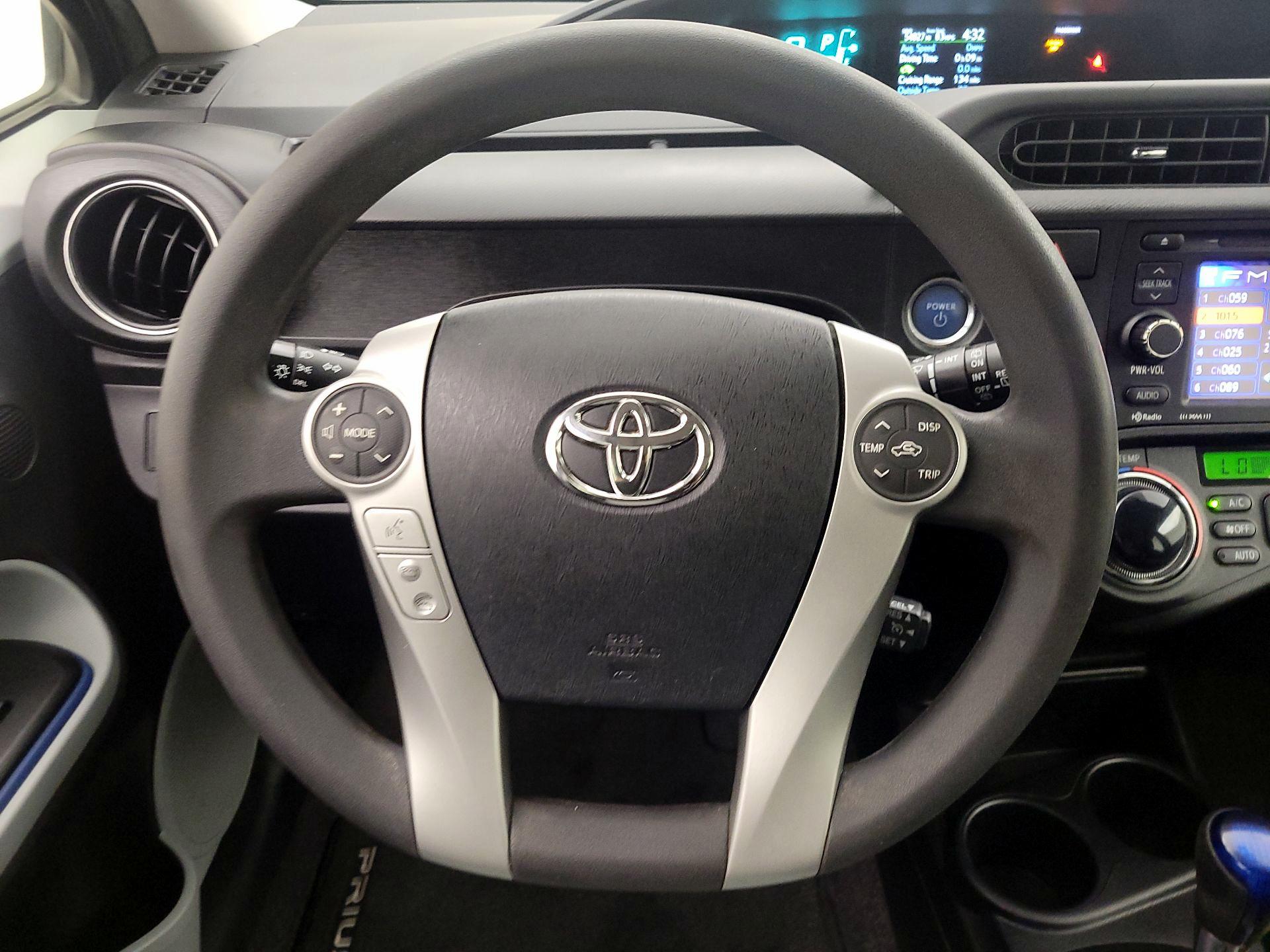 Thumbnail: 2013 Toyota Prius c - 10