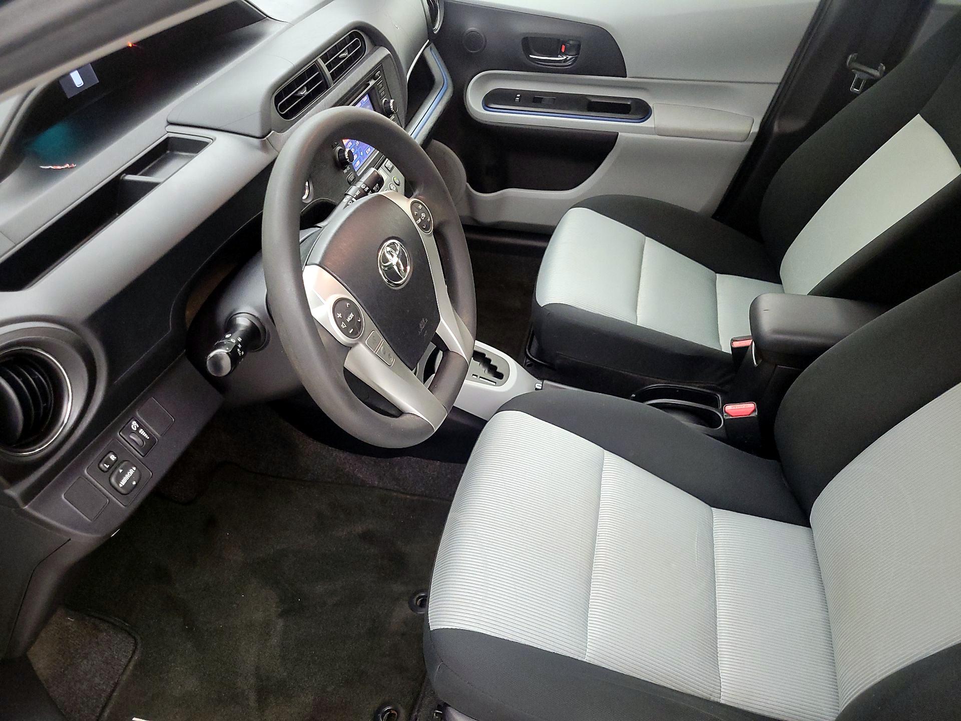 Thumbnail: 2013 Toyota Prius c - 11
