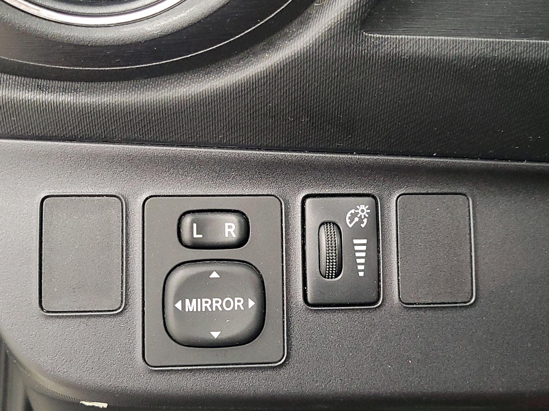 Thumbnail: 2013 Toyota Prius c - 13