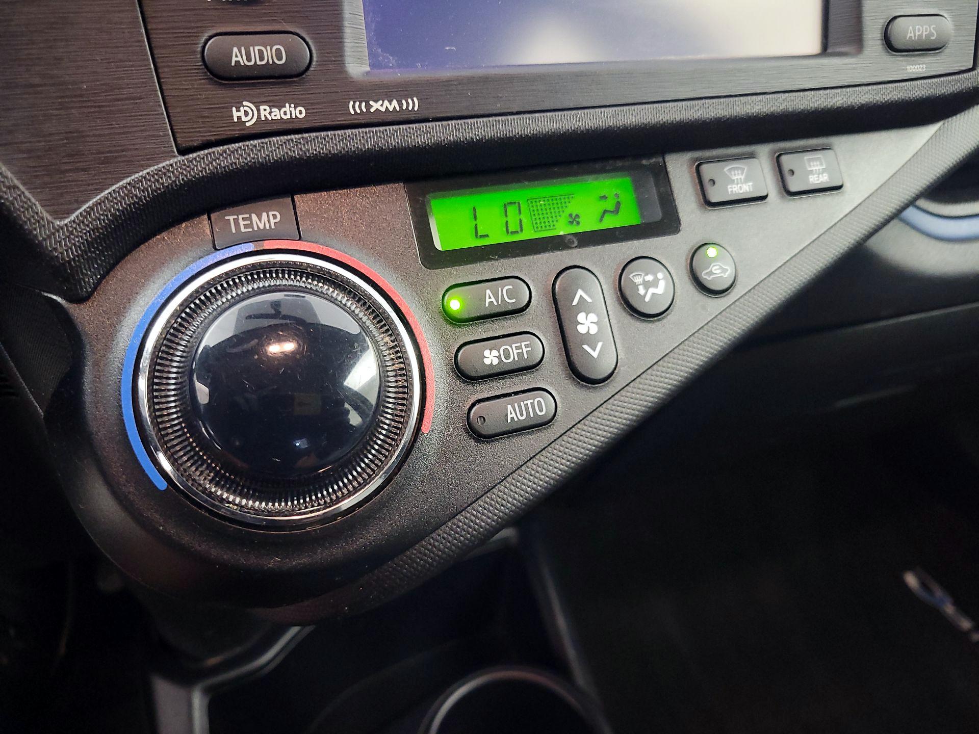 Thumbnail: 2013 Toyota Prius c - 15