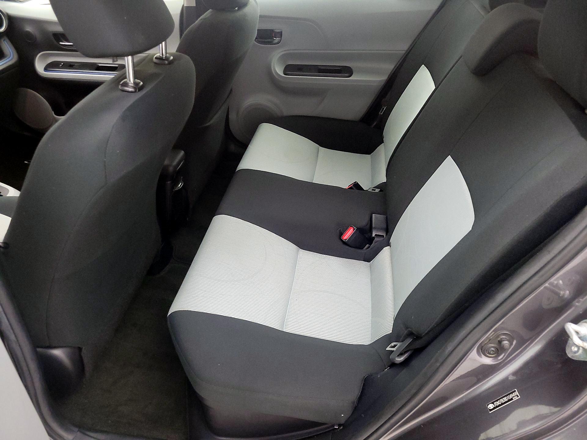 Thumbnail: 2013 Toyota Prius c - 18