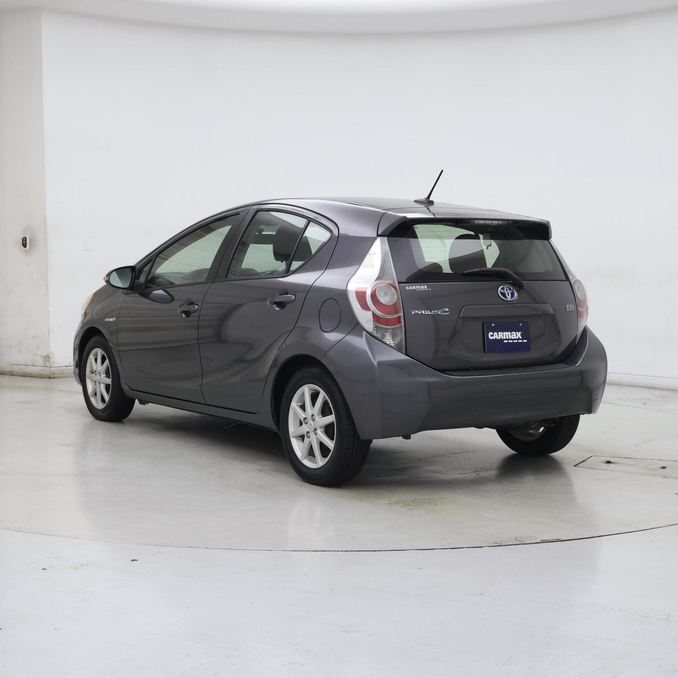 Thumbnail: 2013 Toyota Prius c - 2