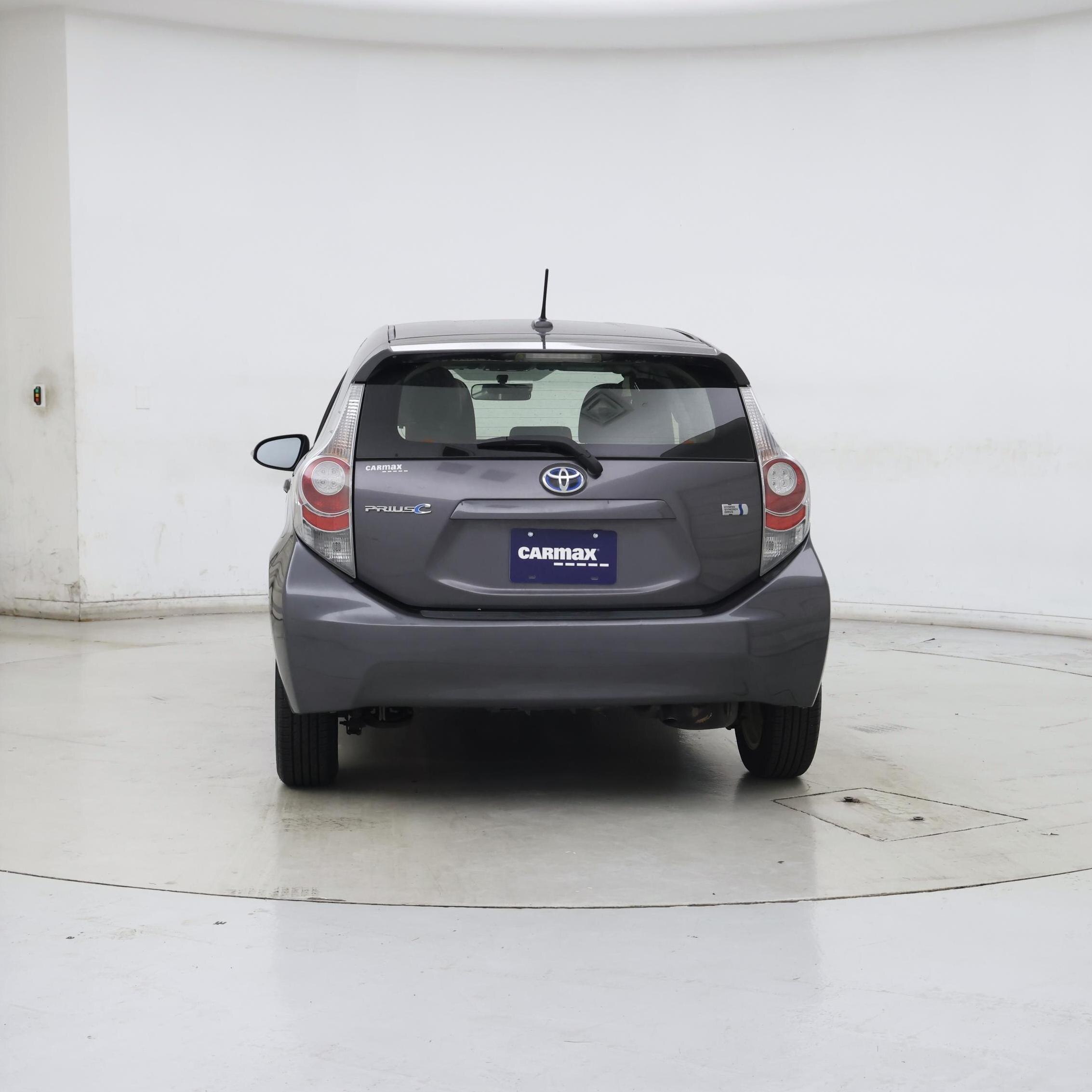 Thumbnail: 2013 Toyota Prius c - 6