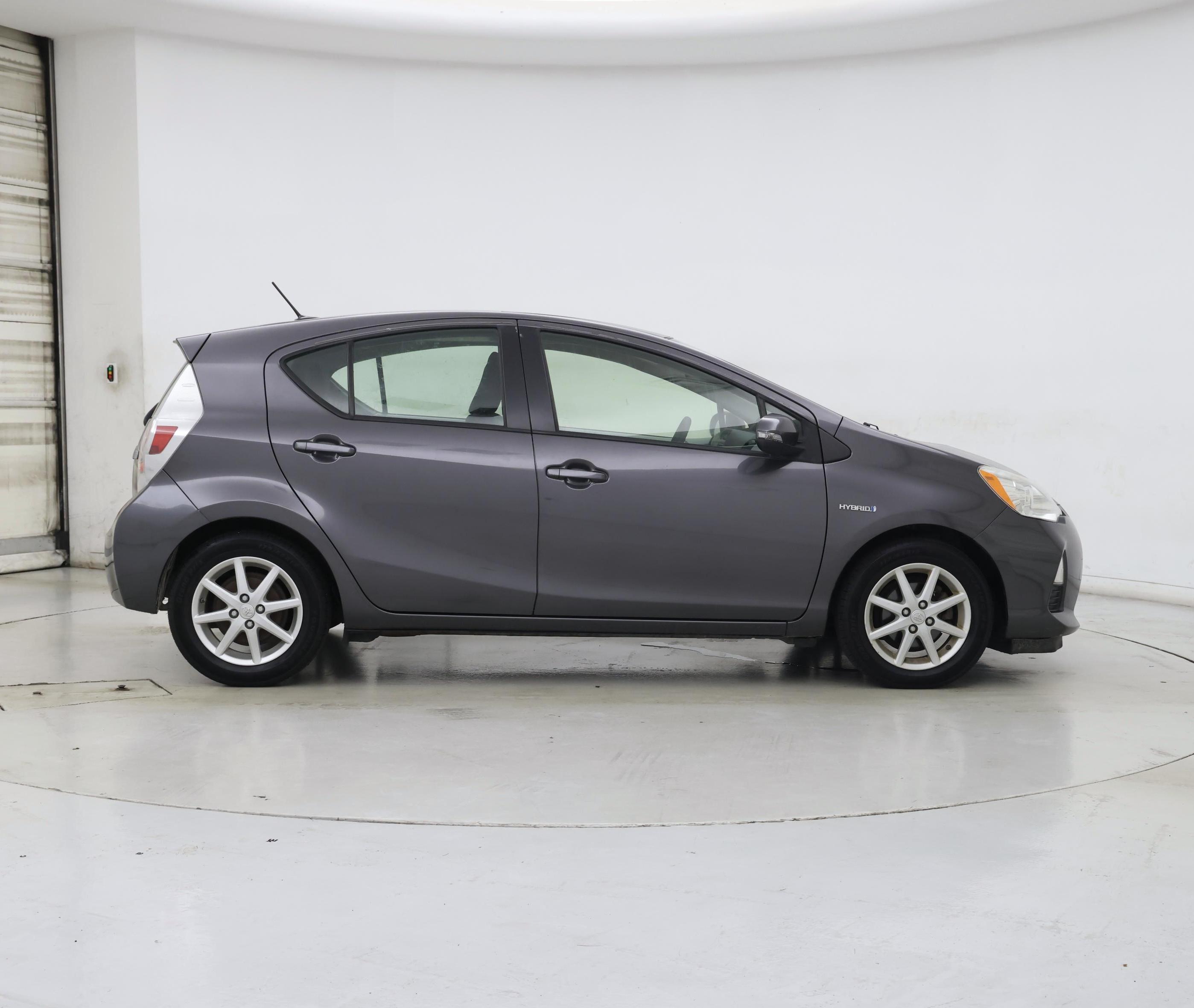 Thumbnail: 2013 Toyota Prius c - 7