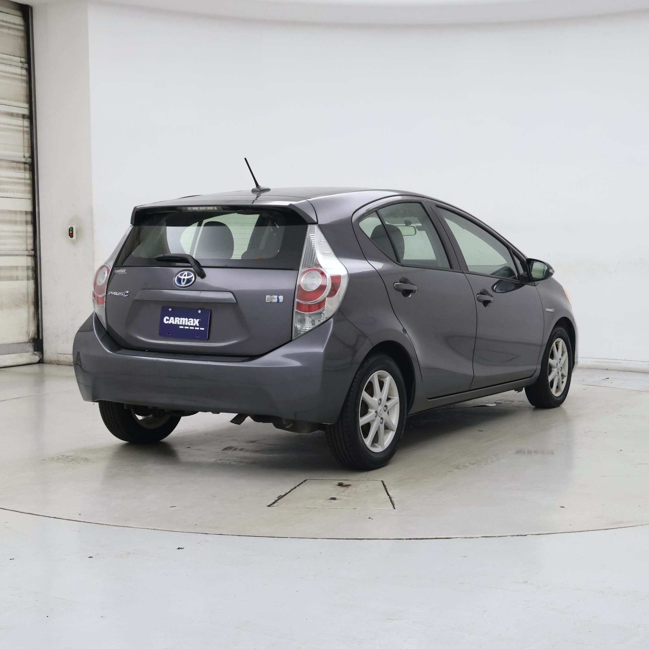 Thumbnail: 2013 Toyota Prius c - 8