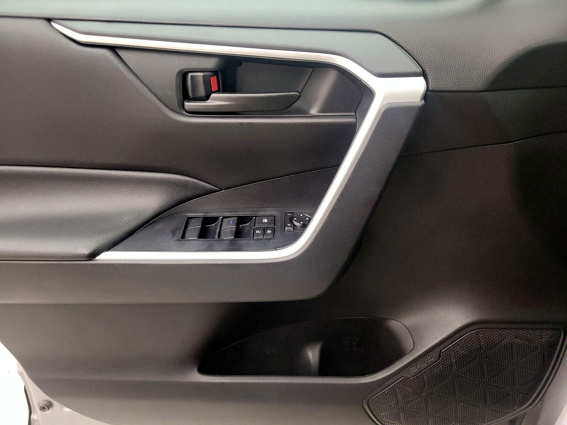 Thumbnail: 2021 Toyota RAV4 - 12