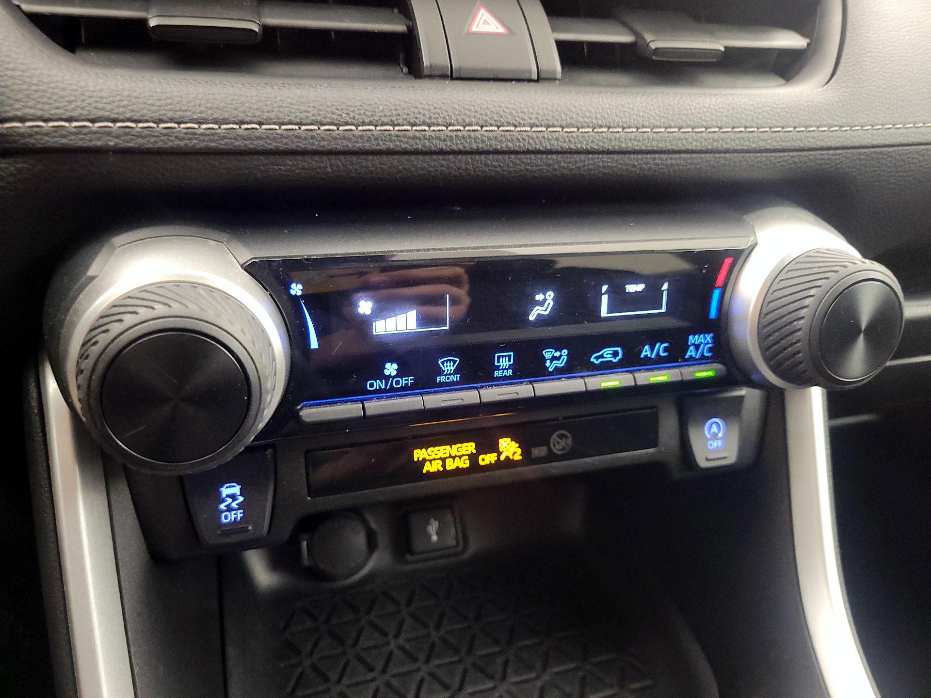 Thumbnail: 2021 Toyota RAV4 - 16