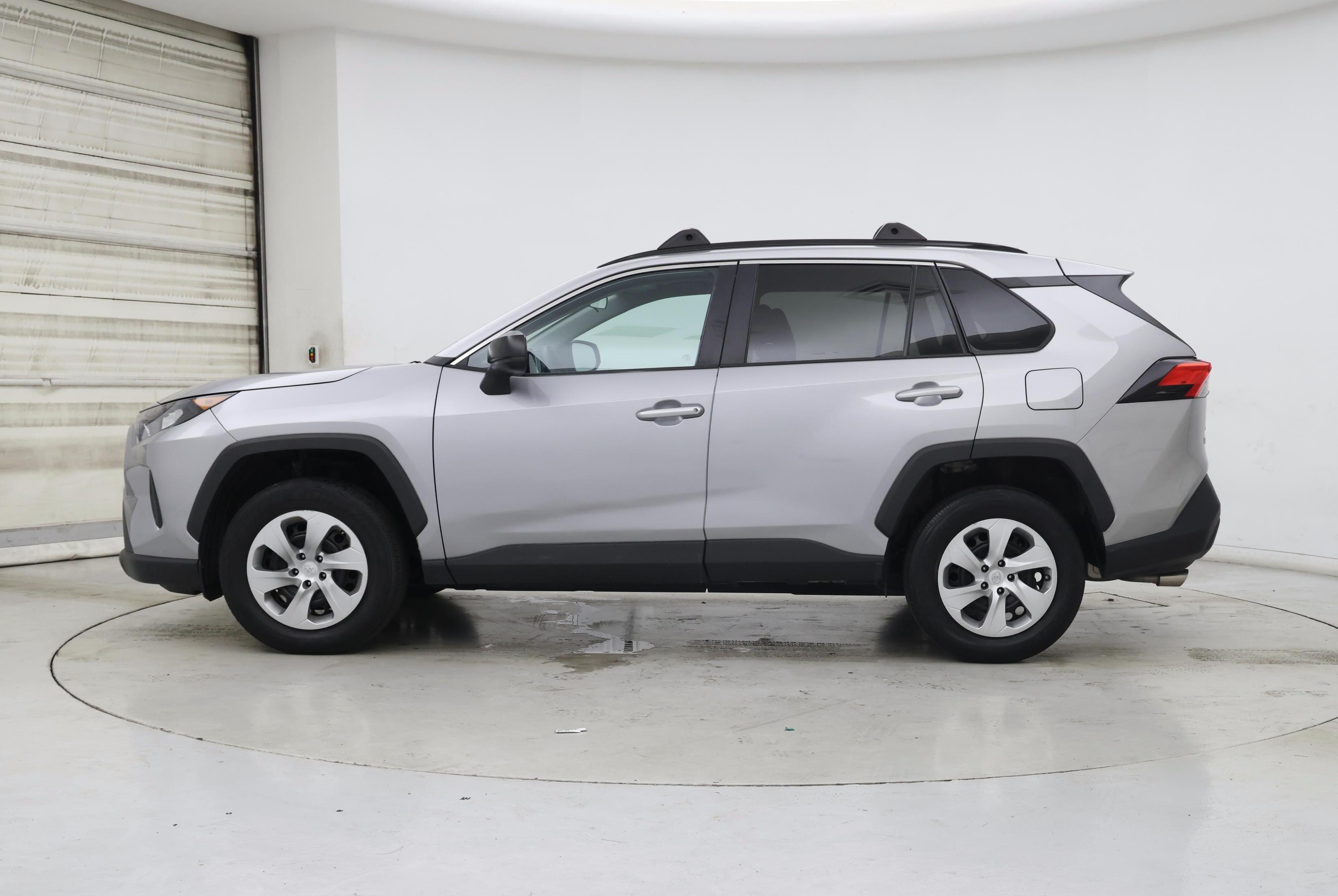 Thumbnail: 2021 Toyota RAV4 - 3