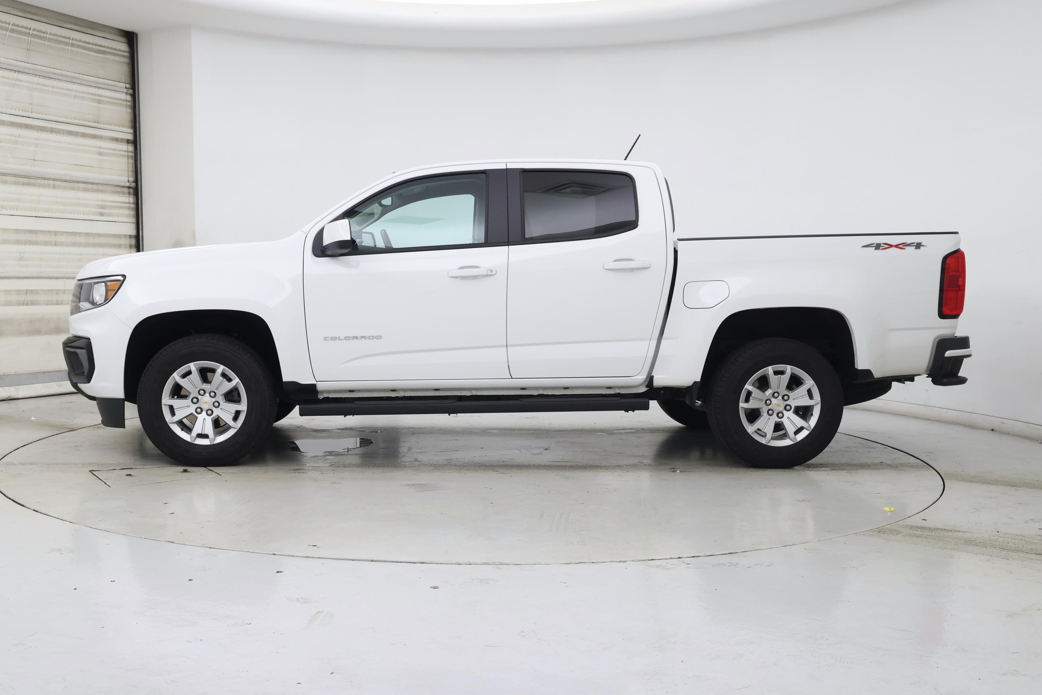 Thumbnail: 2022 Chevrolet Colorado - 3