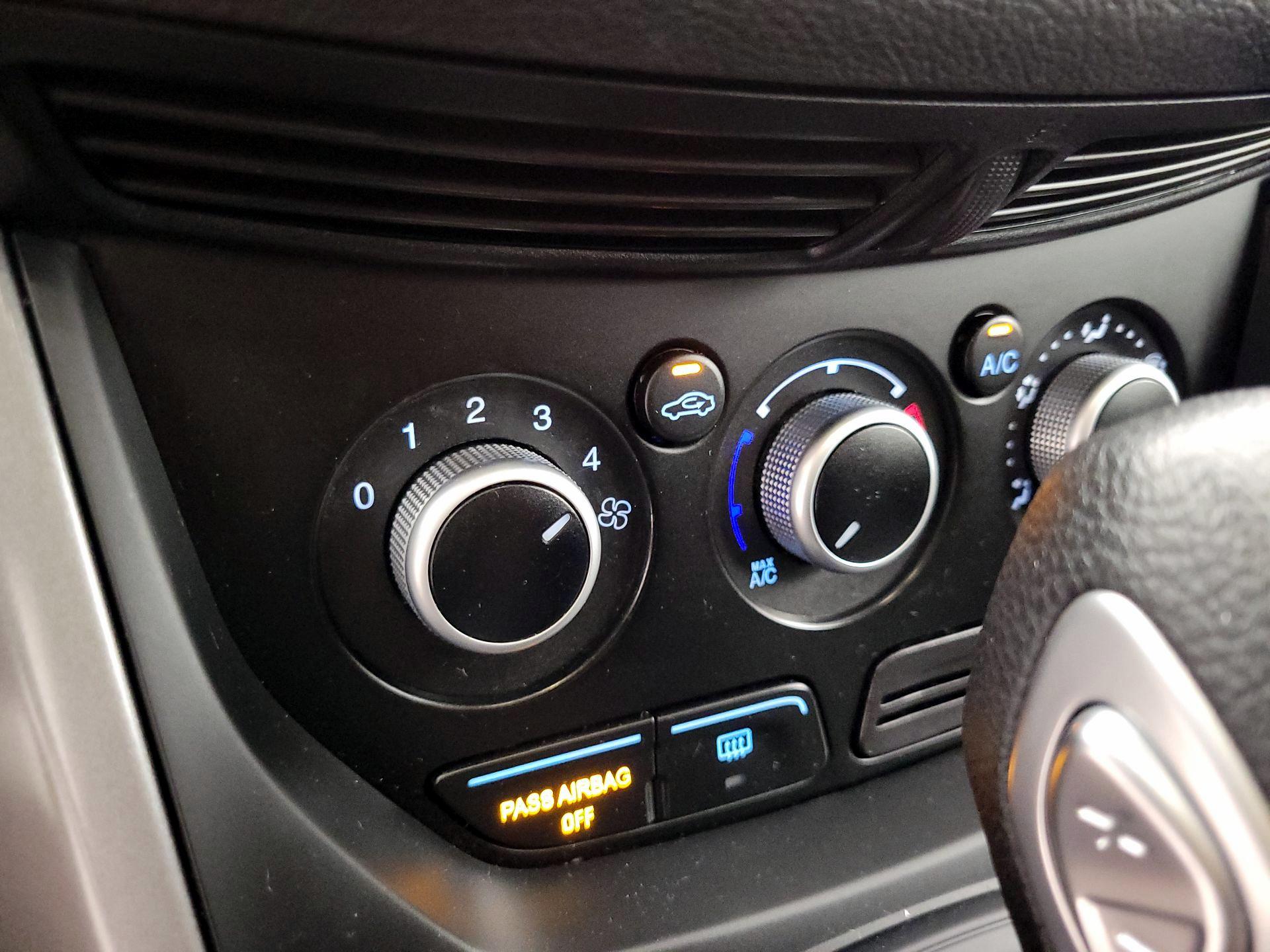 Thumbnail: 2015 Ford Escape - 16
