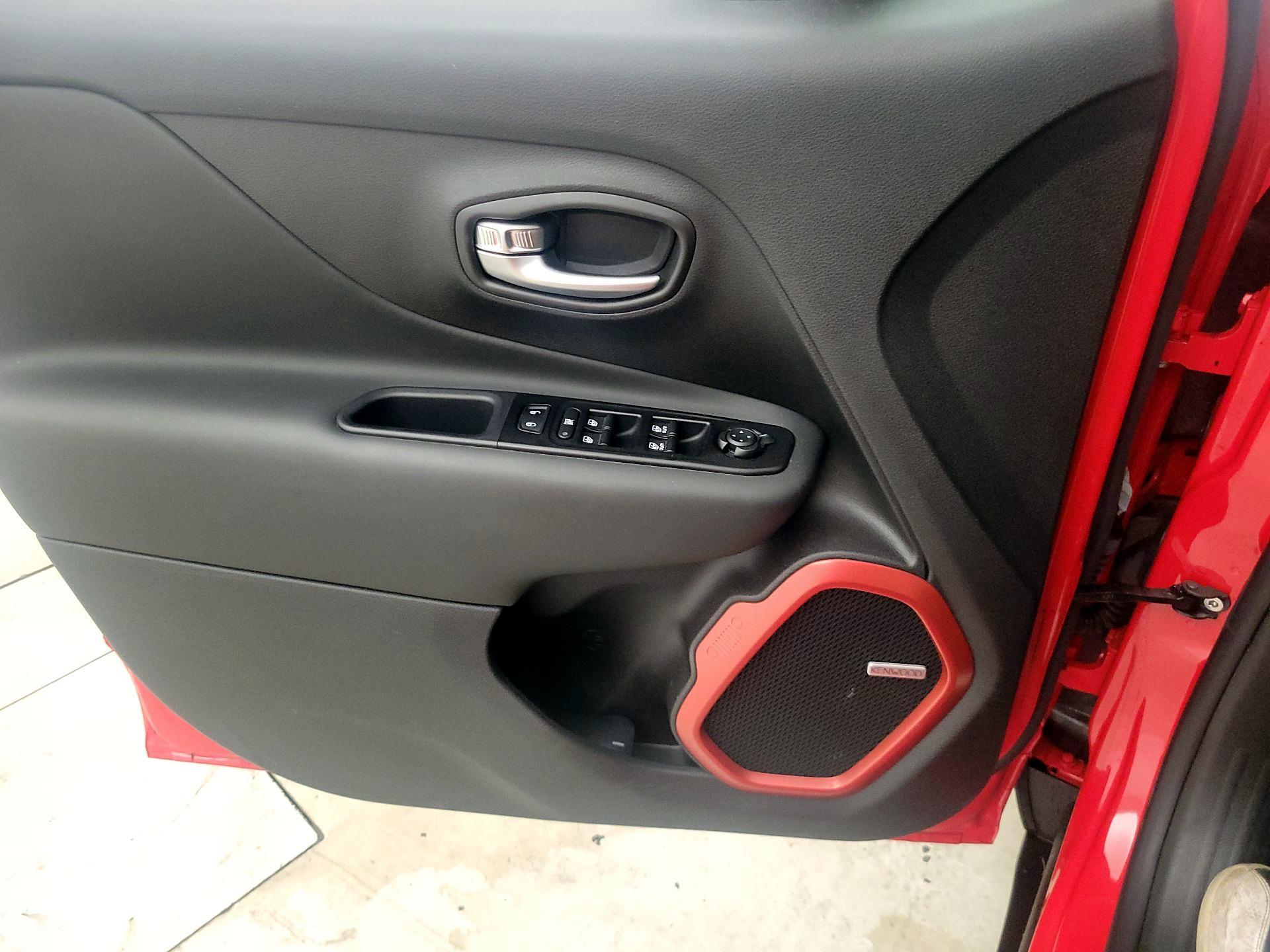 Thumbnail: 2020 Jeep Renegade - 12