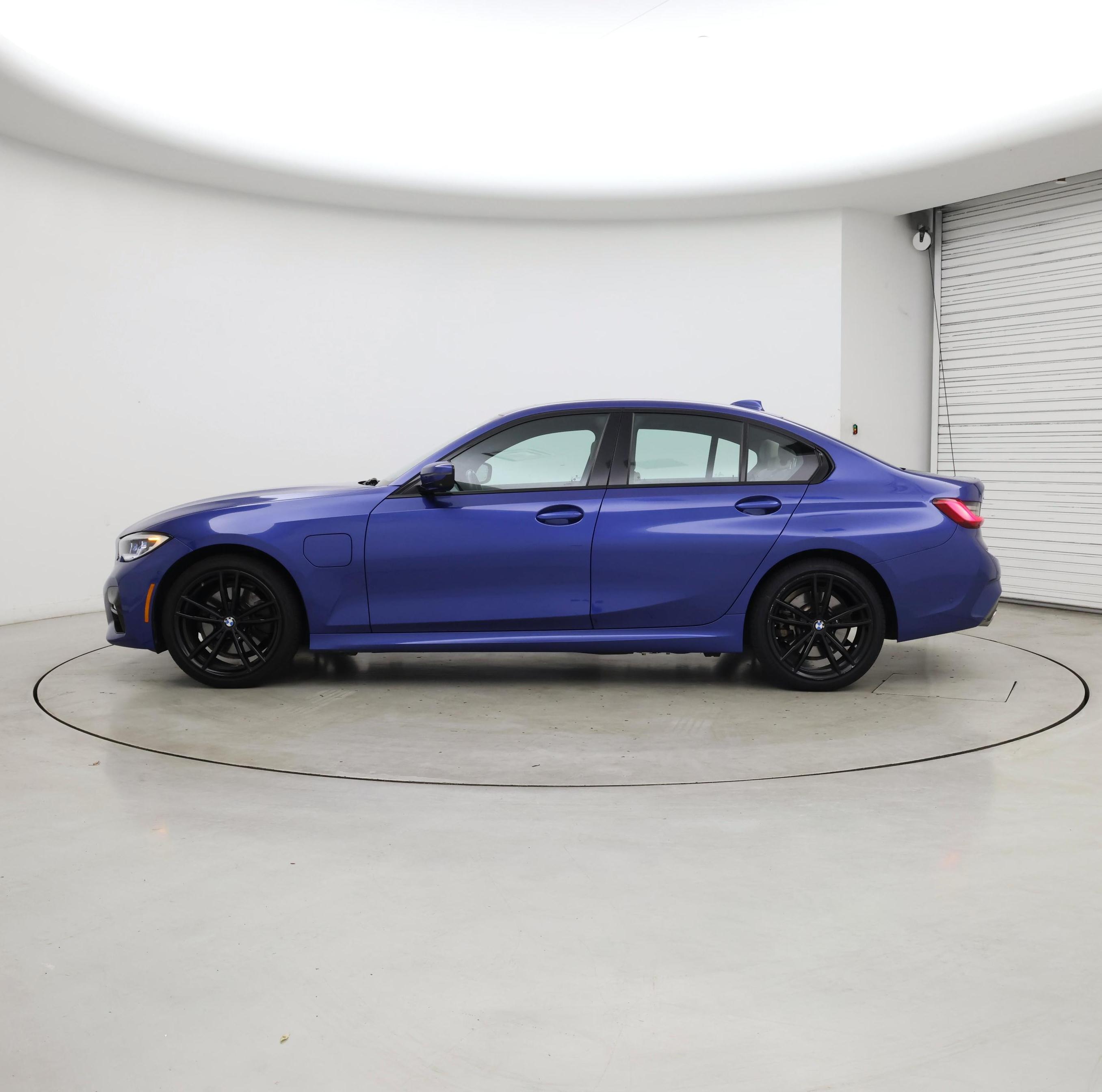 Thumbnail: 2021 BMW 3 Series - 3