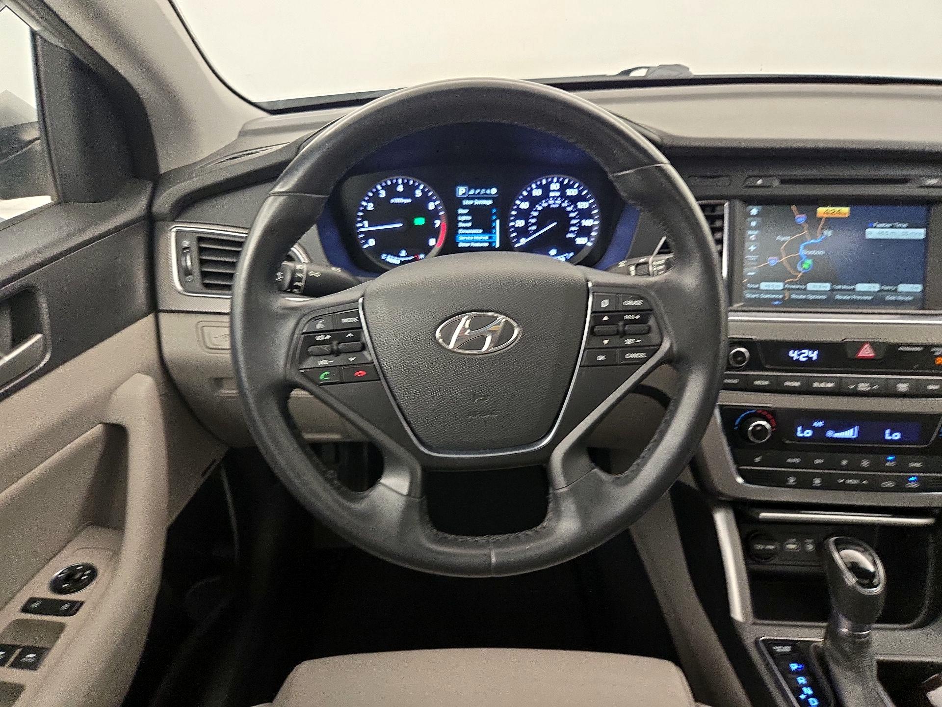 Thumbnail: 2016 Hyundai Sonata - 10