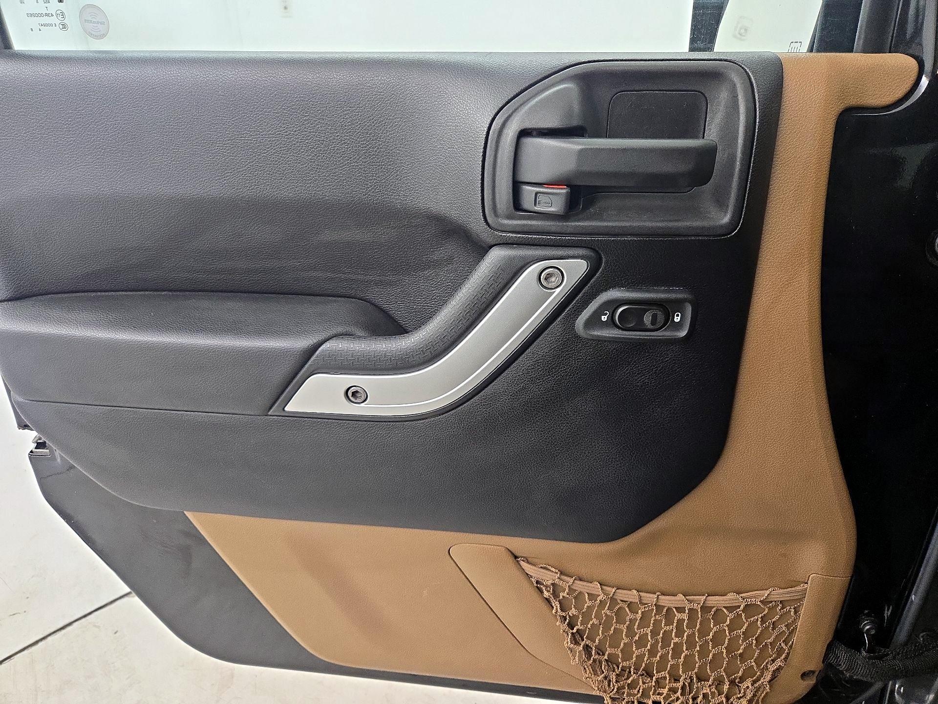 Thumbnail: 2015 Jeep Wrangler - 12