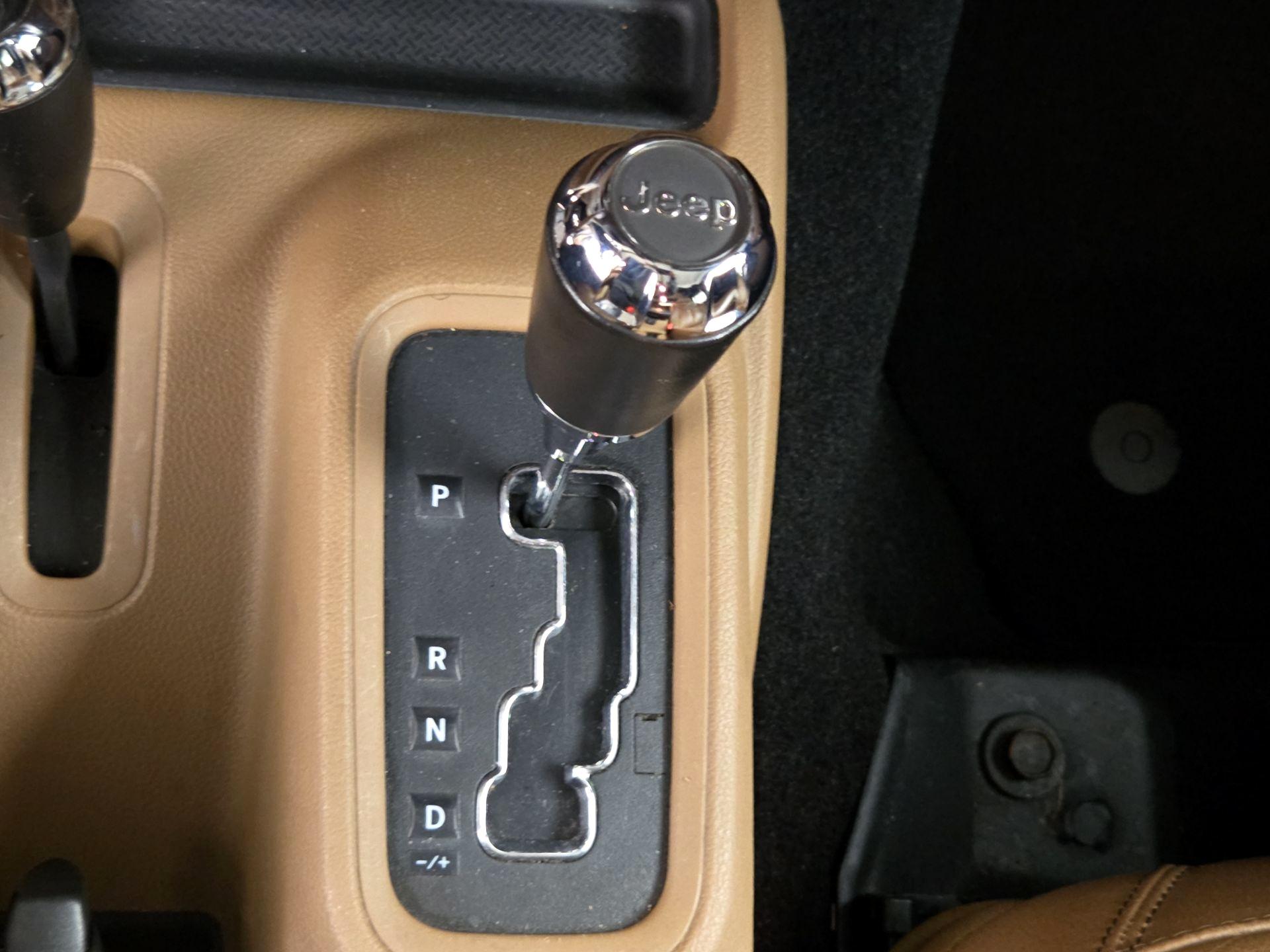Thumbnail: 2015 Jeep Wrangler - 15
