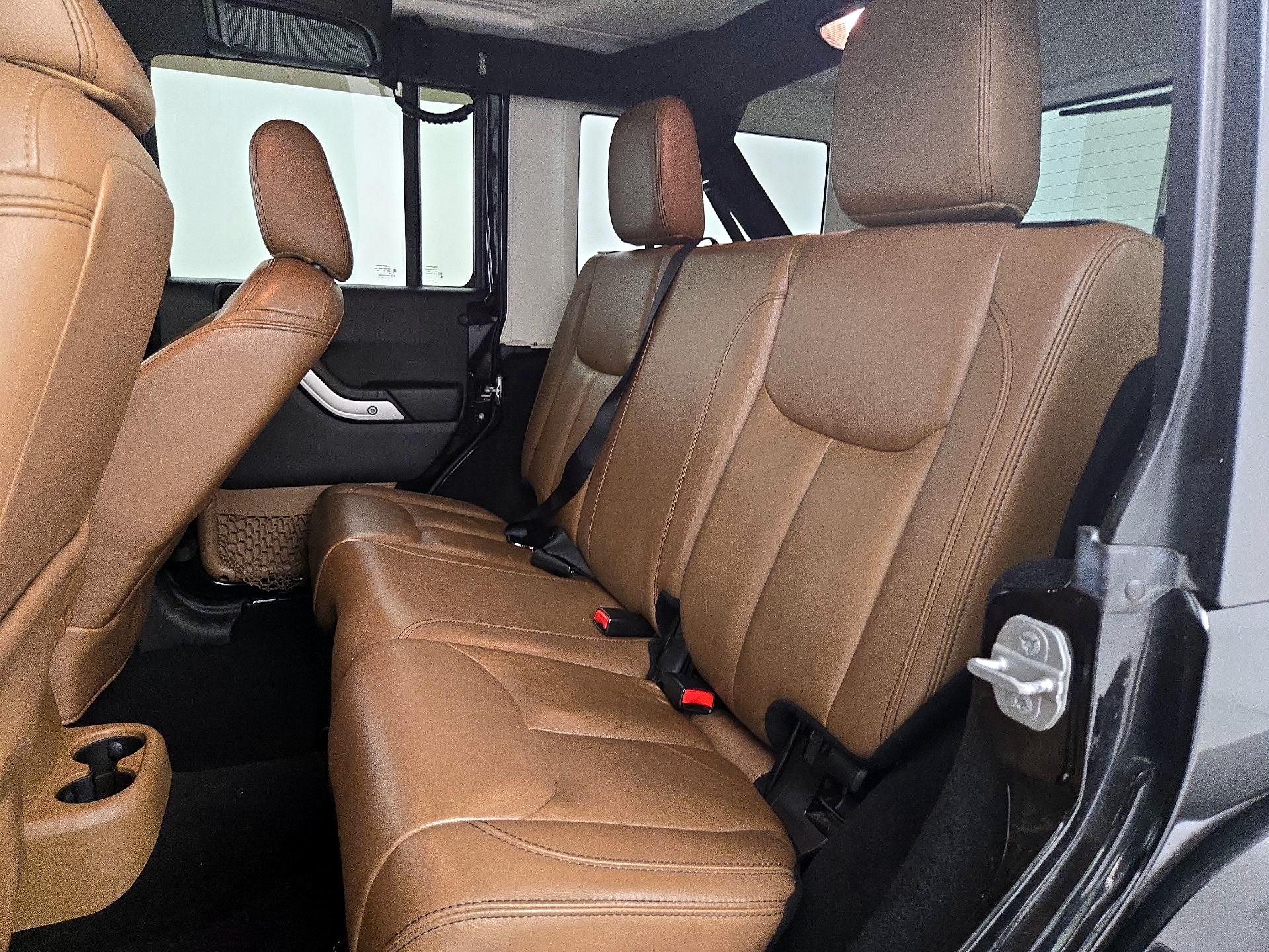 Thumbnail: 2015 Jeep Wrangler - 17