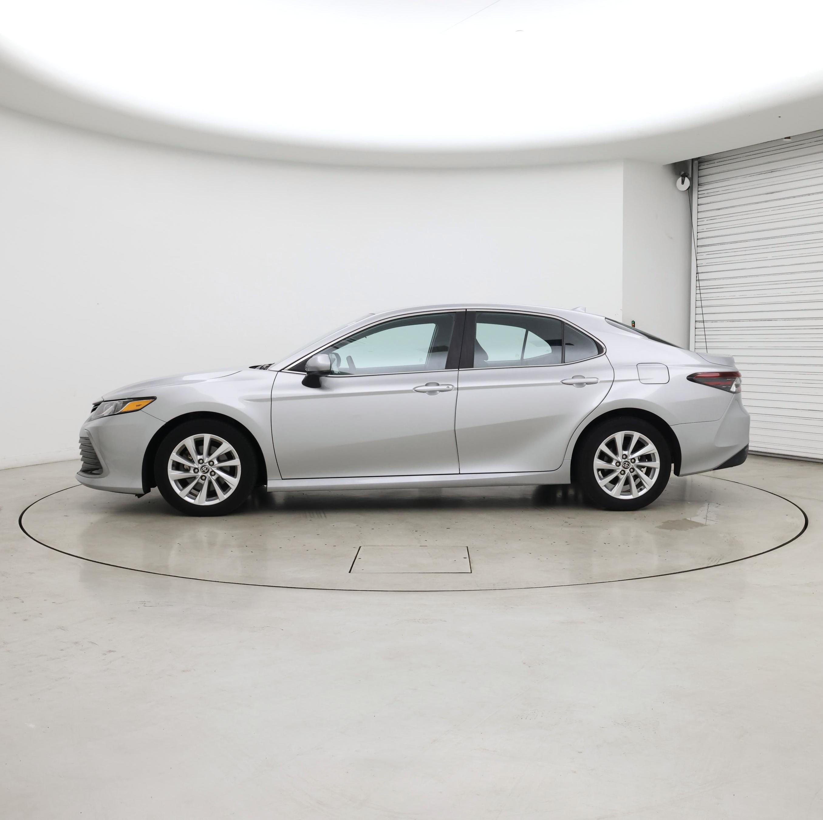 Thumbnail: 2021 Toyota Camry - 3